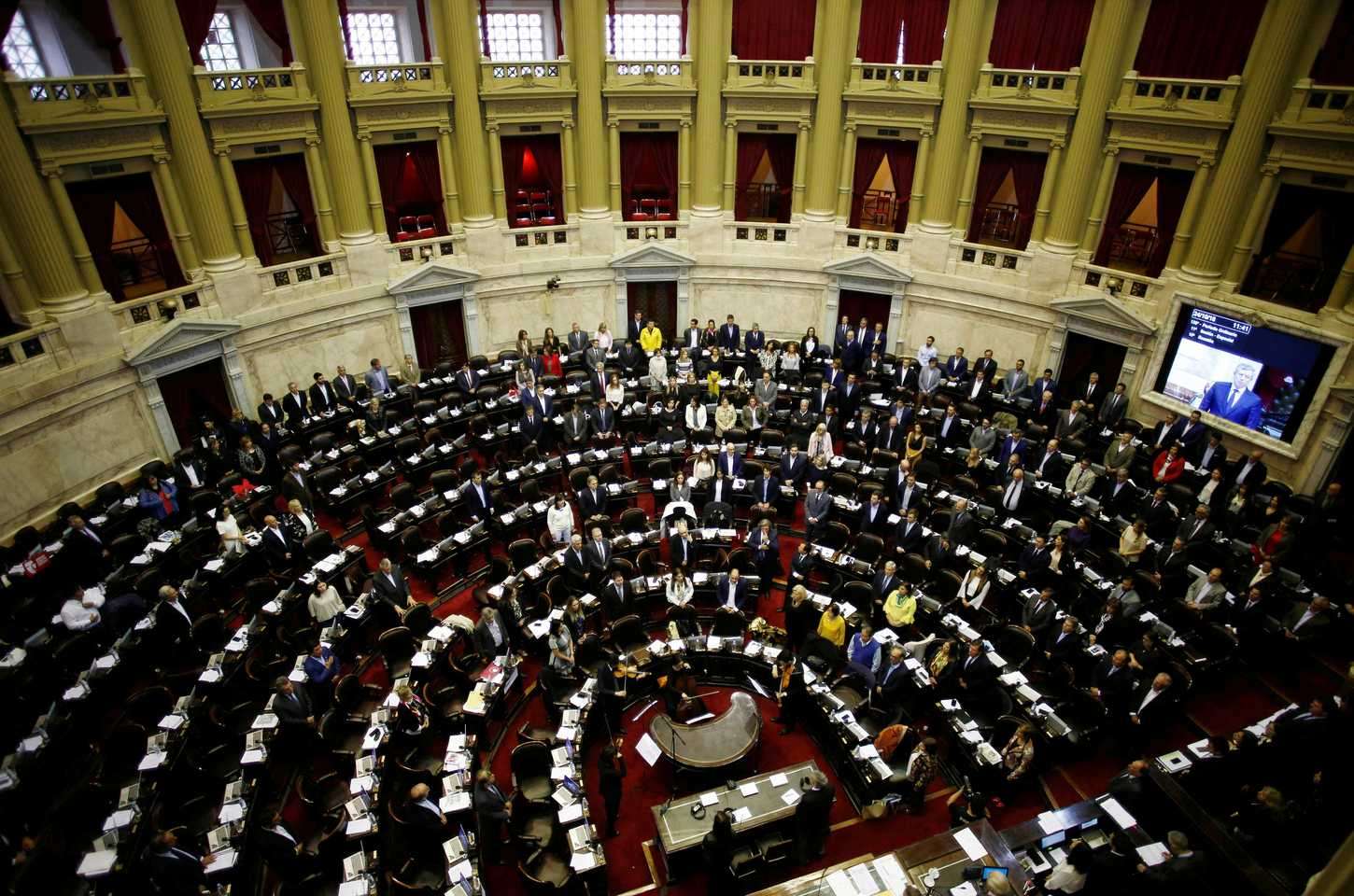 Justiça argentina suspende pontos centrais da reforma trabalhista de Milei