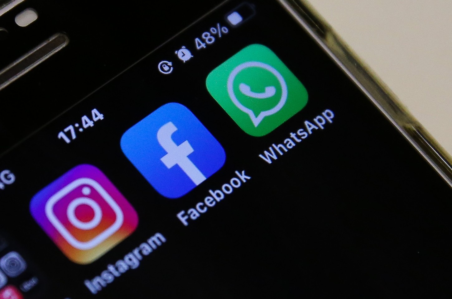 Justiça dos EUA e lei brasileira pressionam redes sociais por segurança infantil