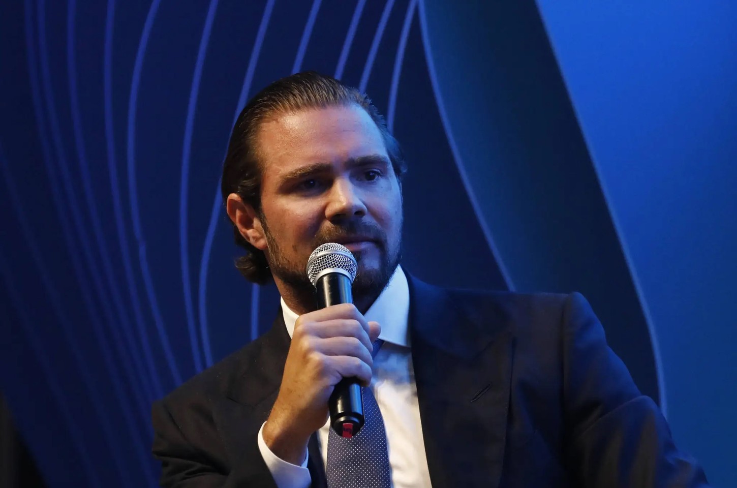 Justiça mantém prisão de banqueiro Daniel Vorcaro e determina transferência para presídio