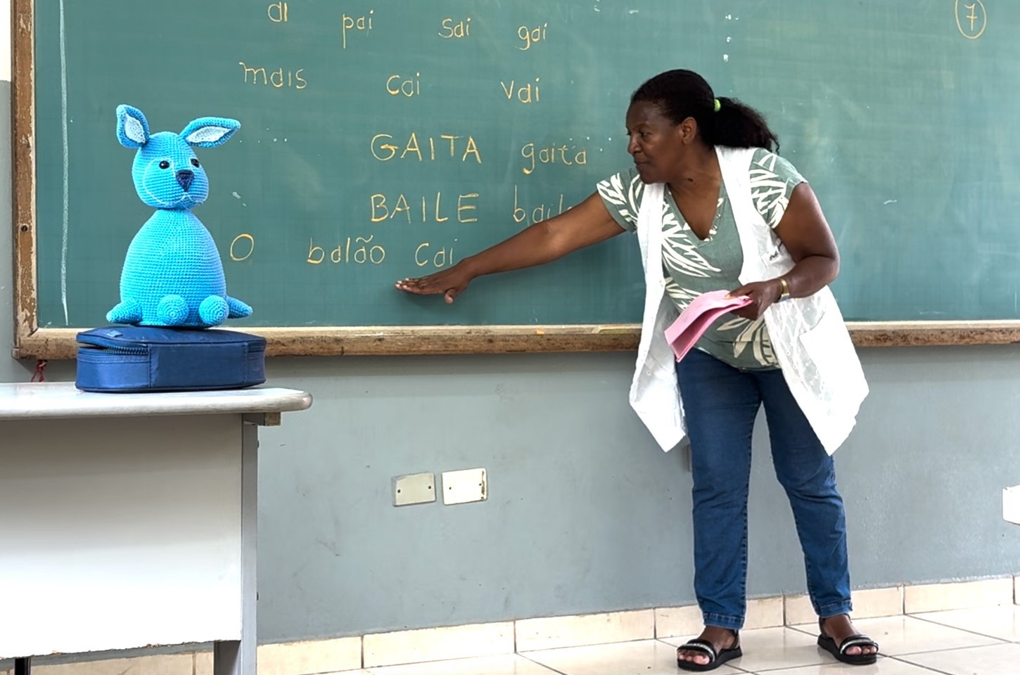 Kalulu: lebre africana guia alfabetização de crianças no Paraná