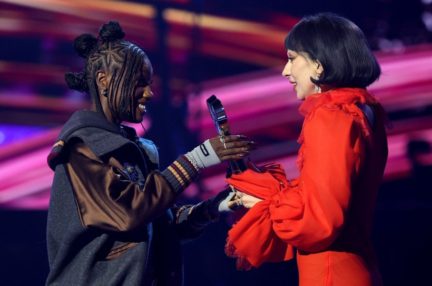 Lady Gaga e Doechii lançam "Runway" para "O Diabo Veste Prada 2"