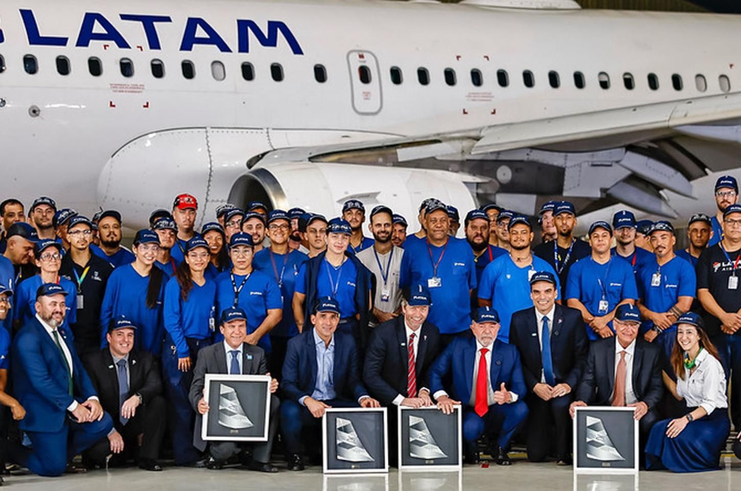 Latam recebe primeiros aviões da Embraer em acordo histórico