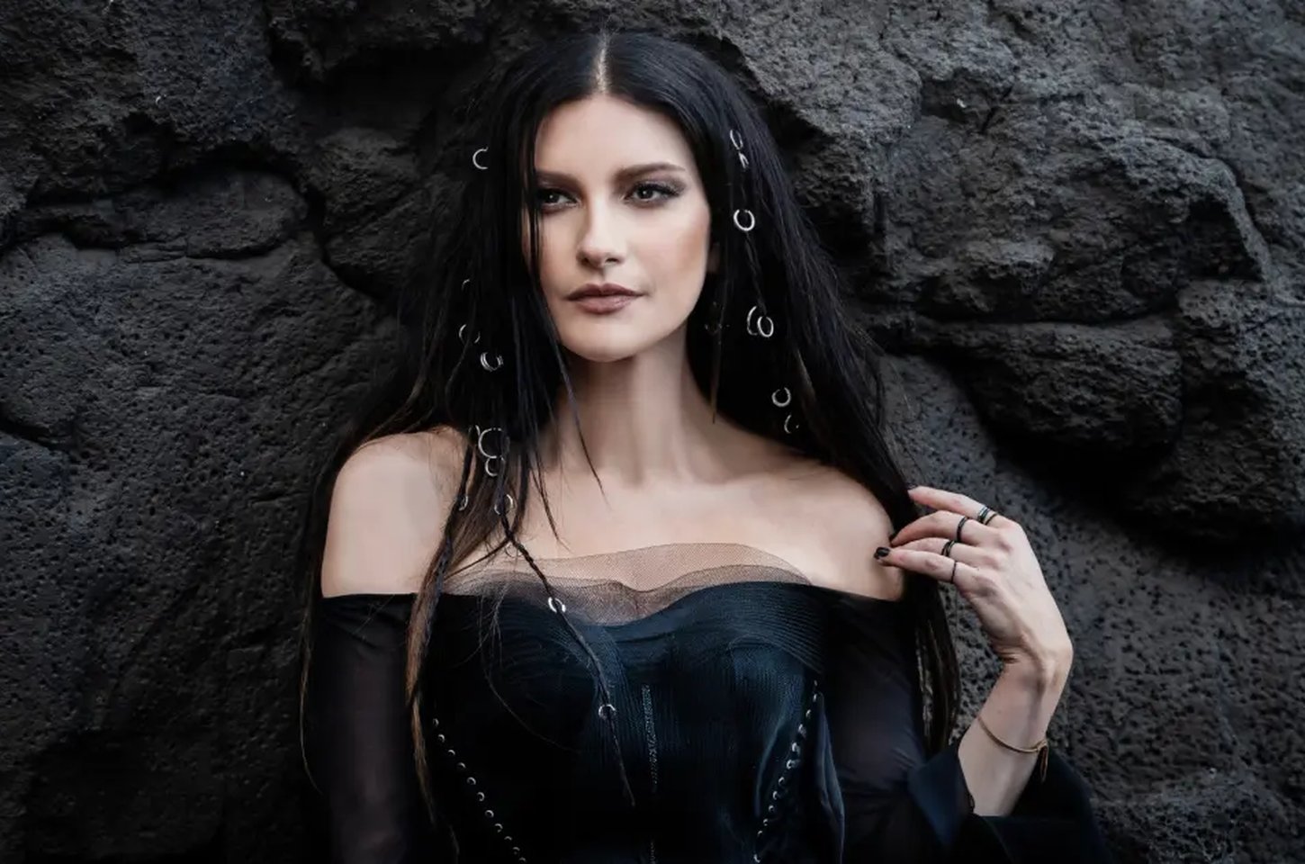 Laura Pausini lança álbum com homenagem à música italiana e toque brasileiro