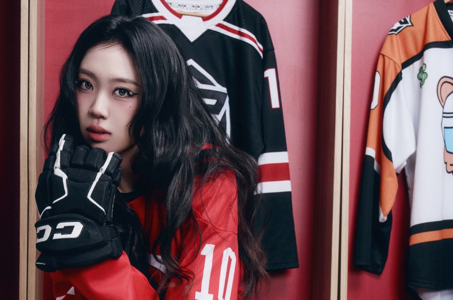 Lee Young Ji lança "ROBOT" e revela bastidores do clipe marcante