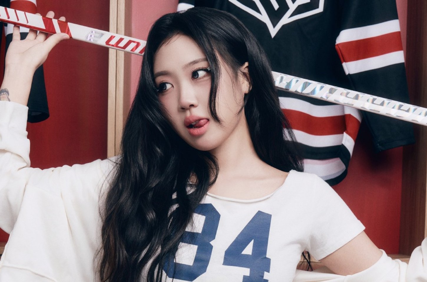 Lee Young Ji lança single "ROBOT" e inicia turnê mundial 2026