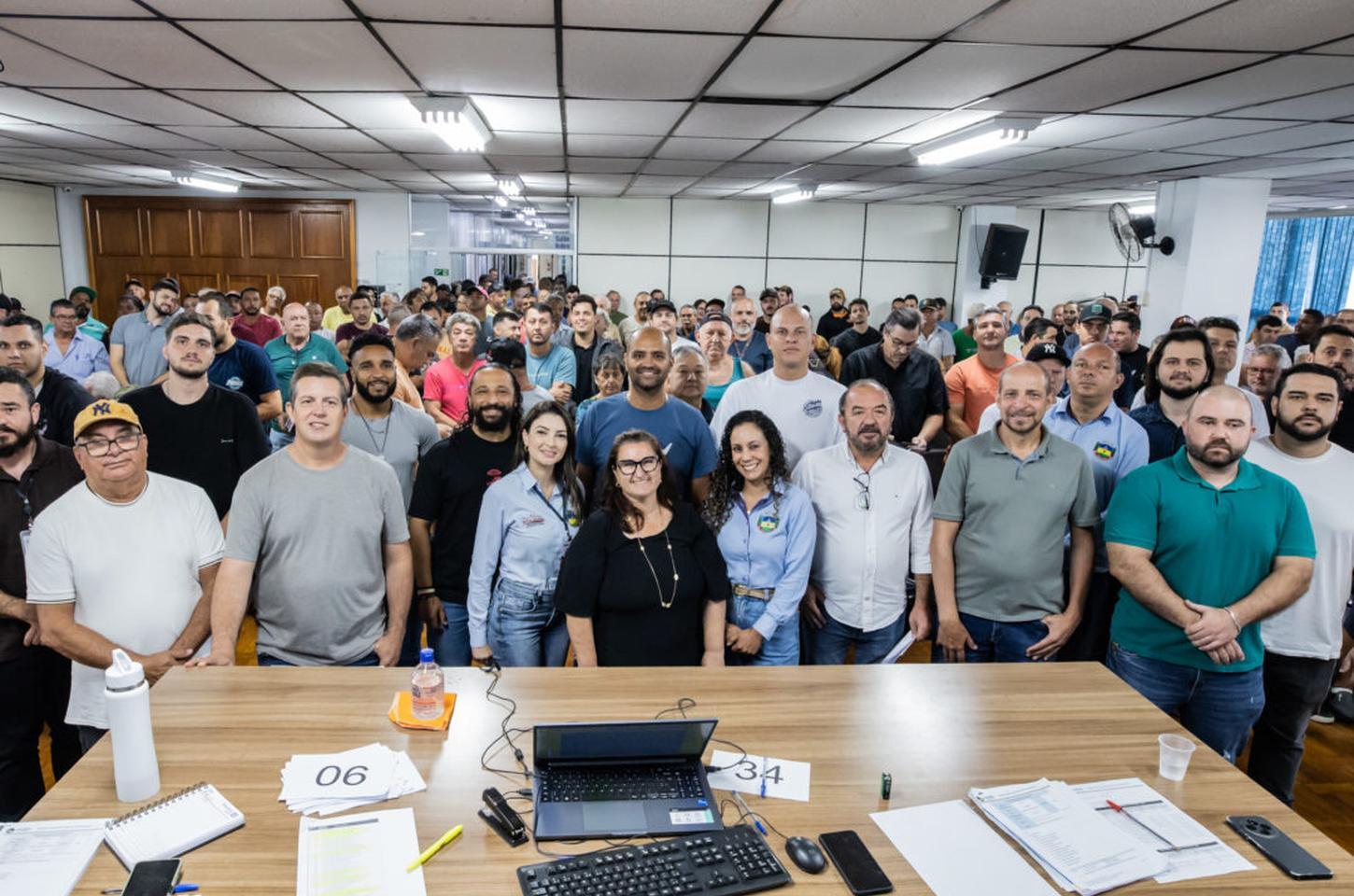 Leilão de Apucarana arrecada R$ 1,4 mi, quase o dobro do mínimo previsto