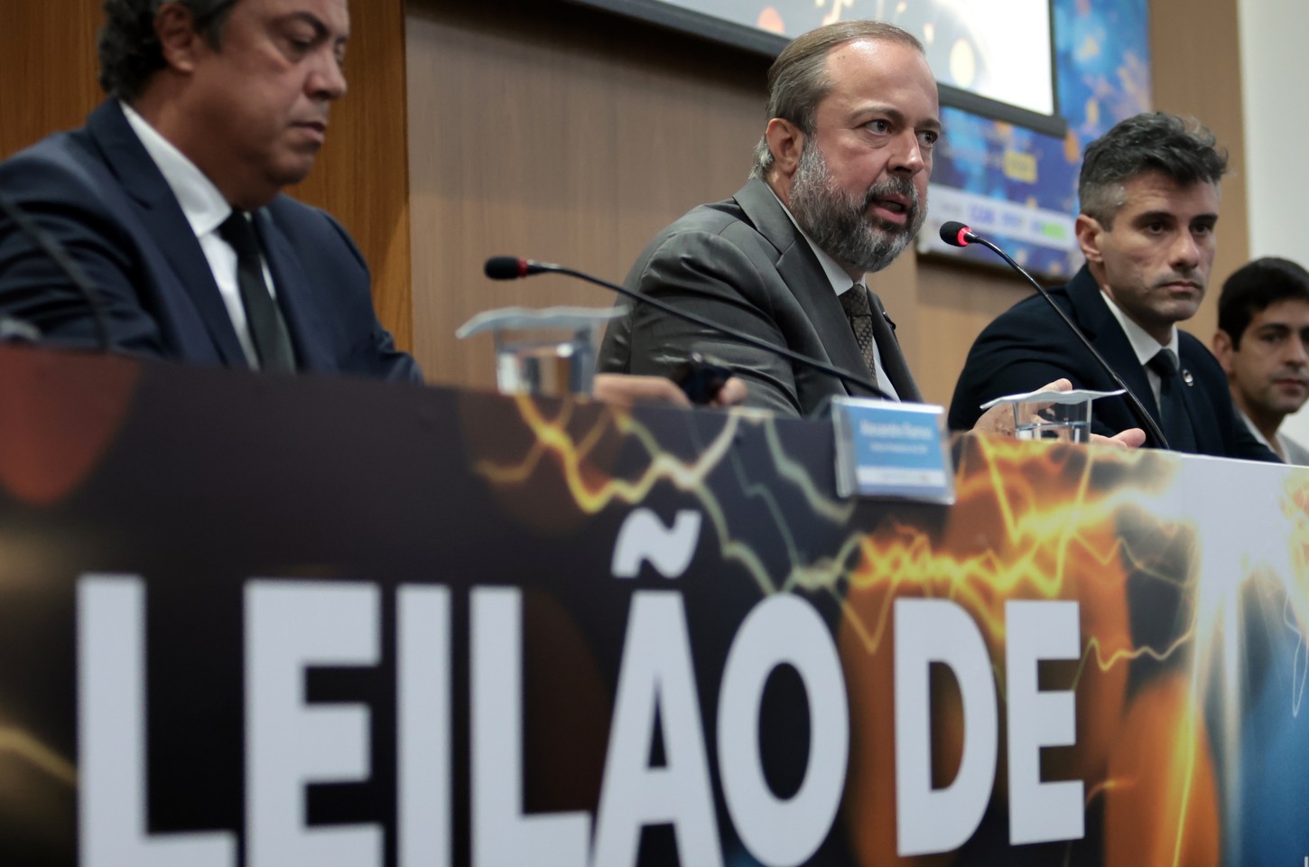 Leilão de energia garante segurança do sistema elétrico com R$ 515 bilhões