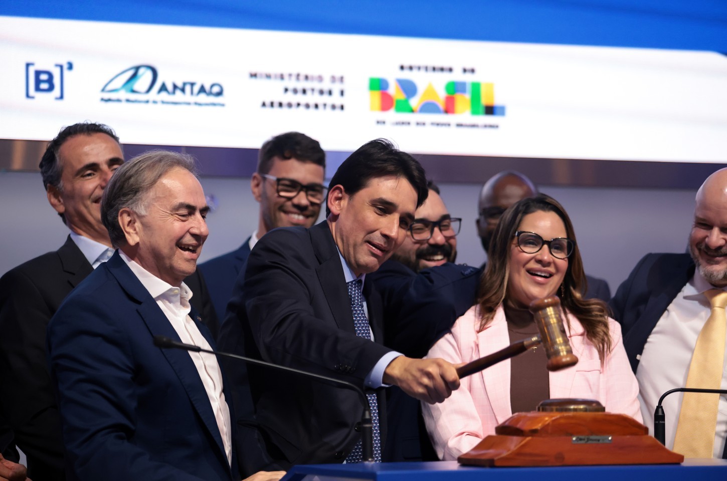 Leilão de portos atrai investimentos privados em três regiões do país