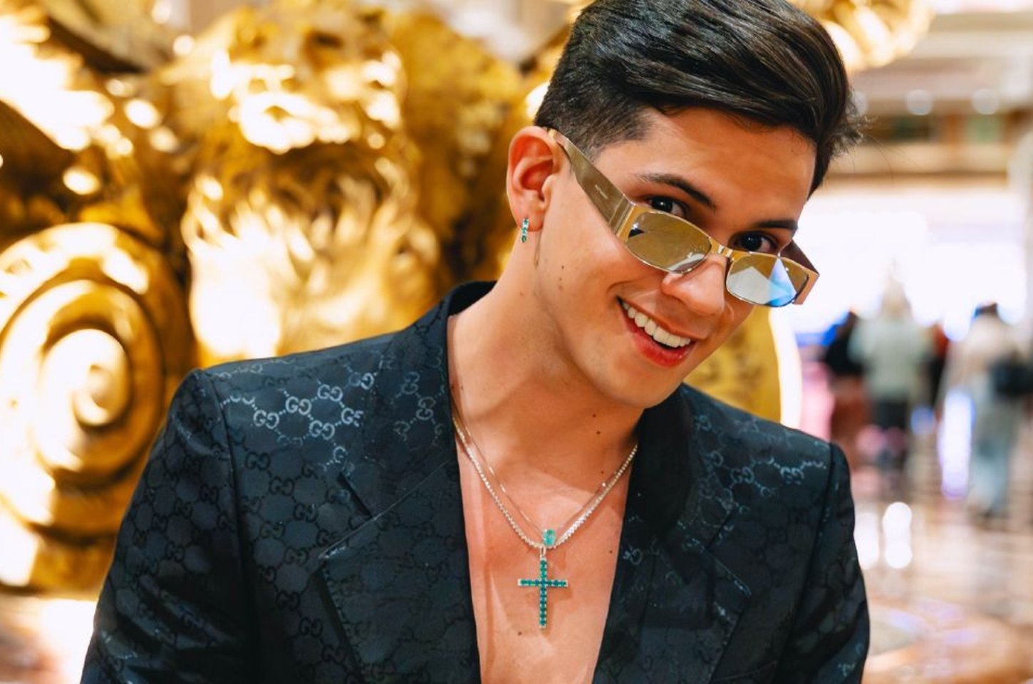 Léo Foguete assina com Universal Music Brasil após um ano de carreira