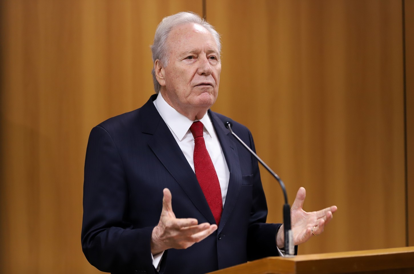 Lewandowski aponta falta de dinheiro como principal entrave no combate ao crime