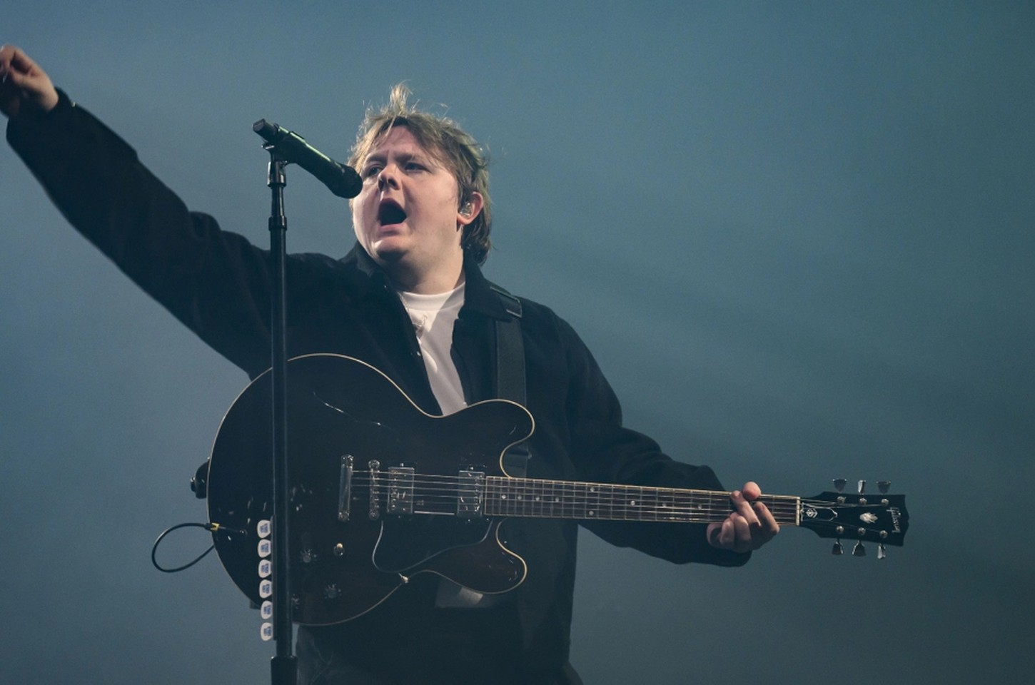 Lewis Capaldi: do milagre biológico ao hino de resiliência no Lolla