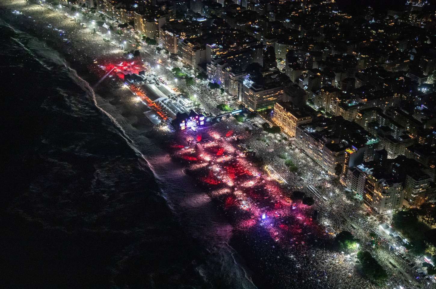 Limpeza pós-réveillon no Rio recolhe 1.250 toneladas de lixo