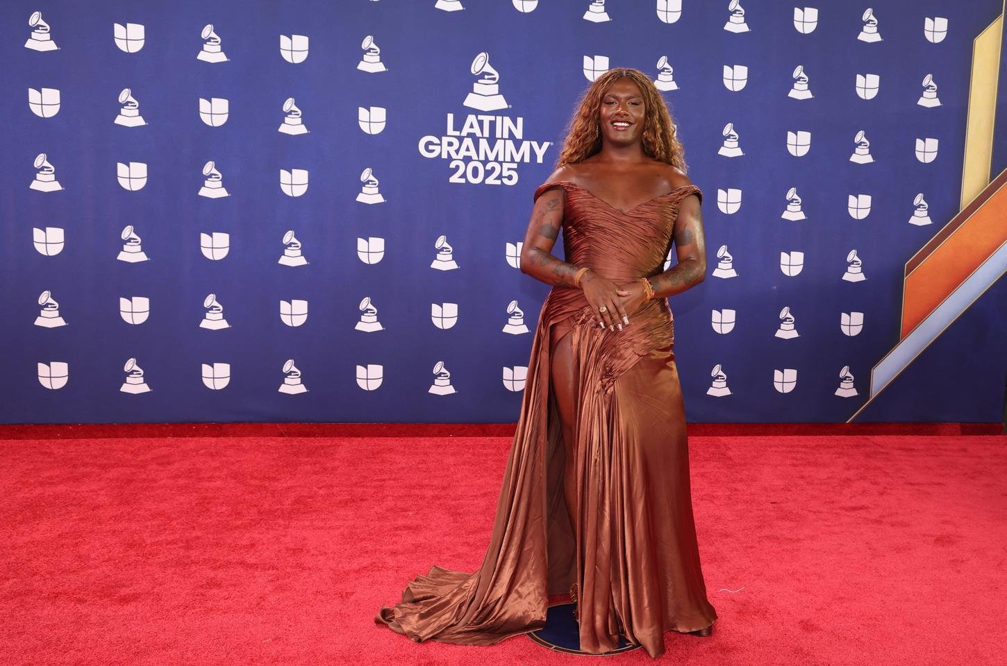 Liniker brilha no Grammy Latino com três prêmios e fala sobre resistência trans