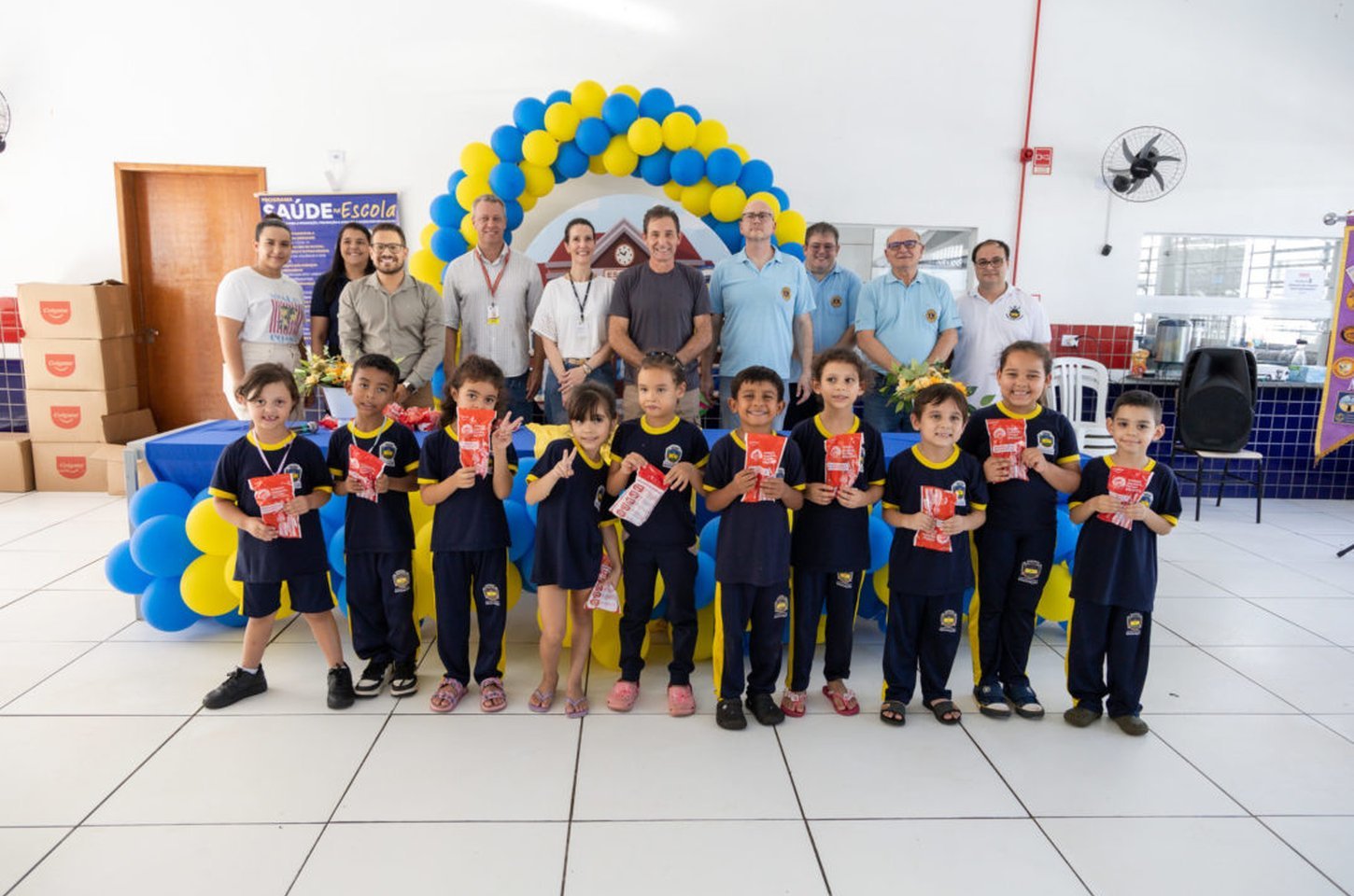 Lions Clube doa 900 kits de higiene bucal para escolas municipais de Apucarana