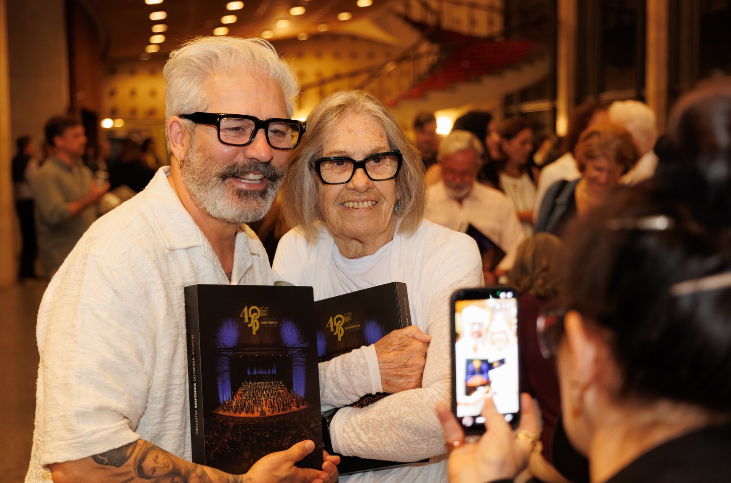 Livro celebra 40 anos da Orquestra Sinfônica do Paraná com lançamento no Guairão