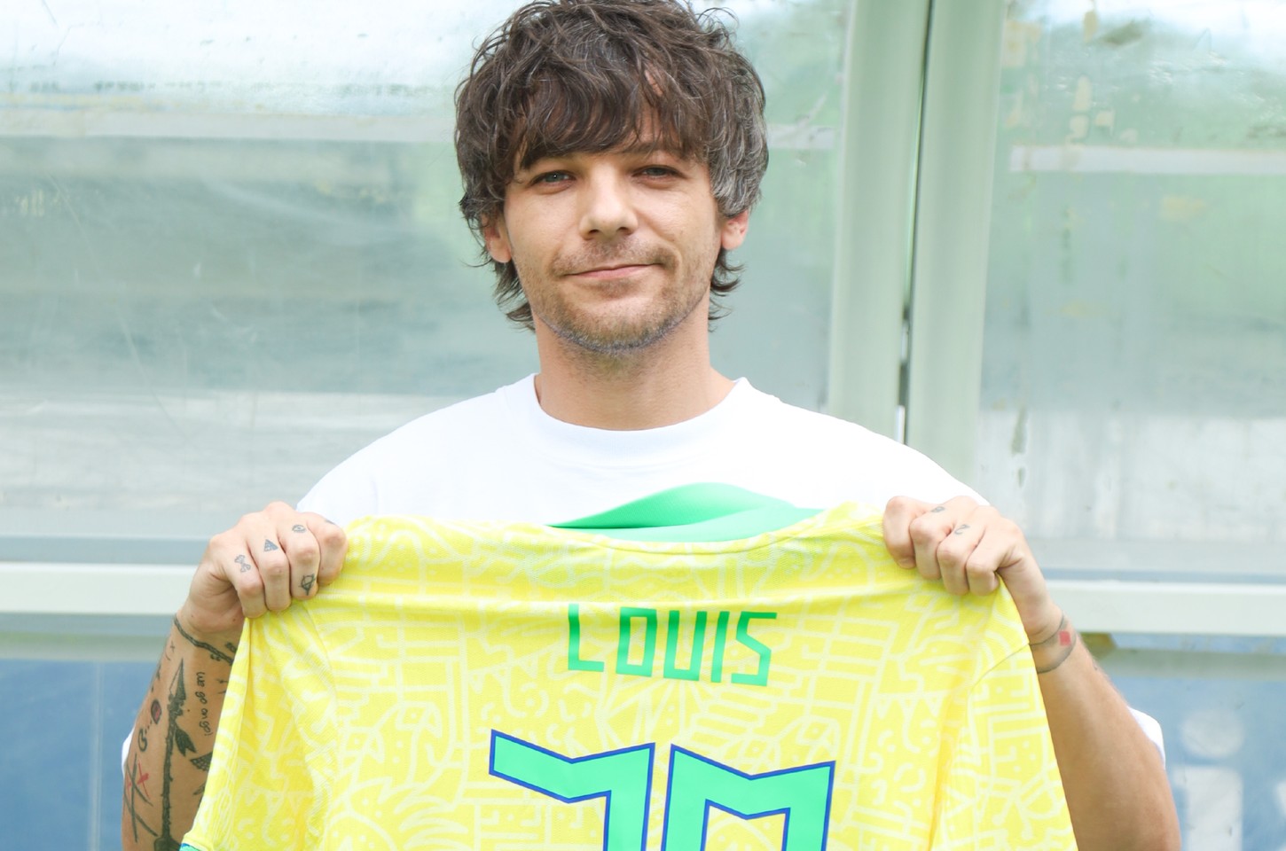 Louis Tomlinson dá indícios de turnê na América Latina