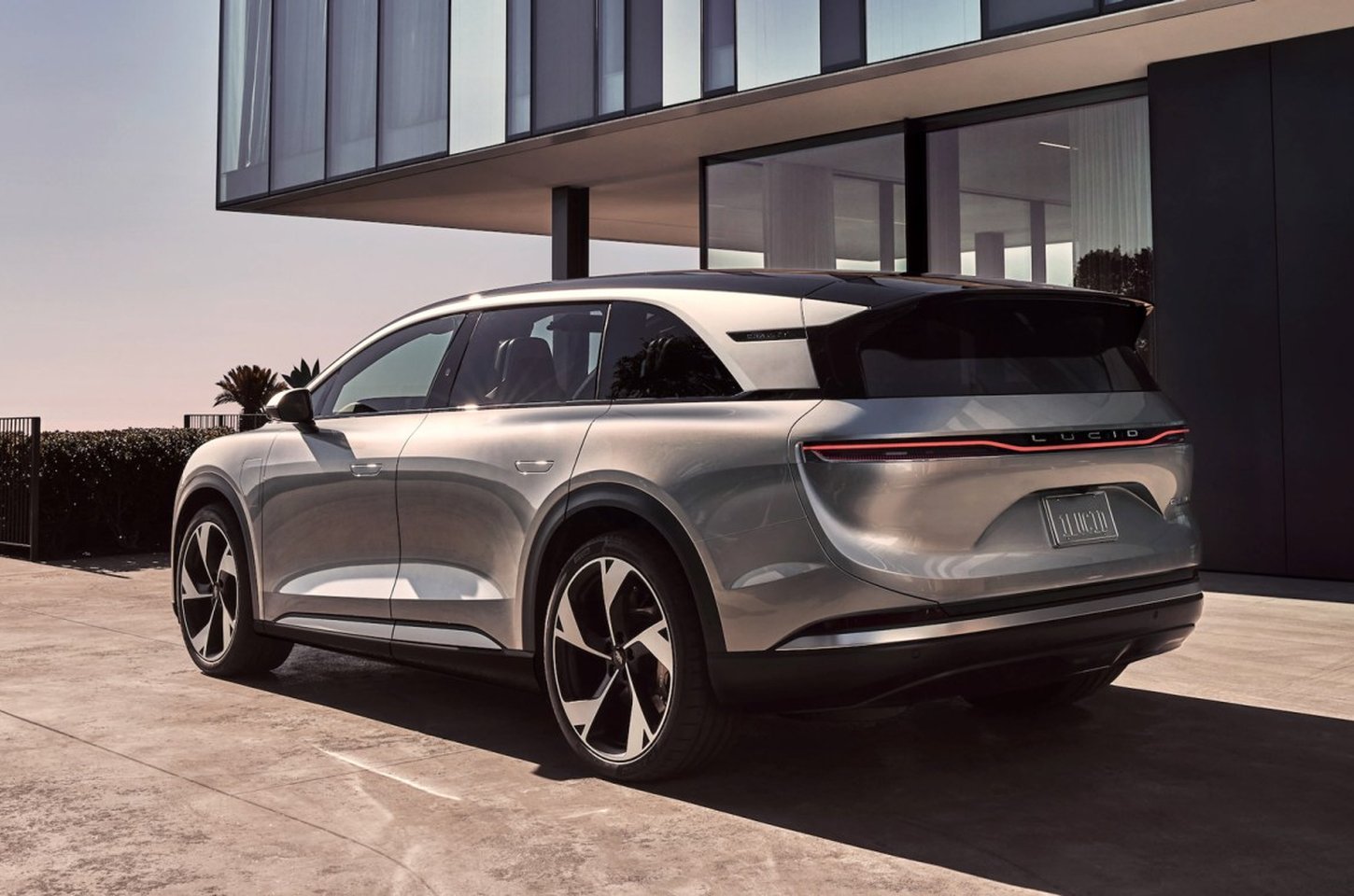 Lucid Motors enfrenta recall de 4.000 SUVs Gravity por falha em cintos de segurança