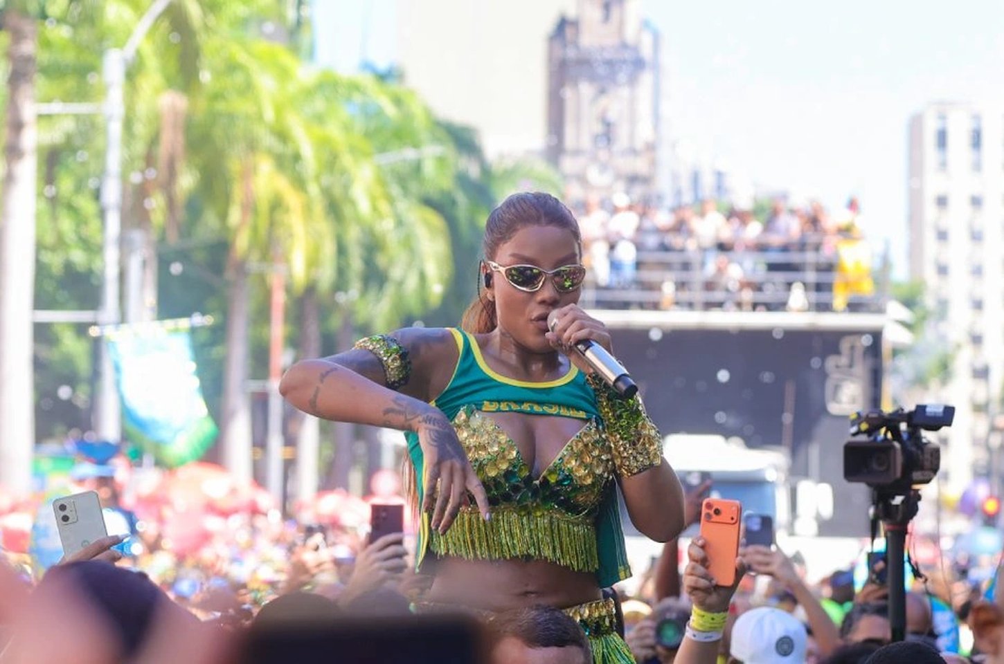 Ludmilla leva Fervo ao Rio e reflete sobre título de 'voz preta mais poderosa'