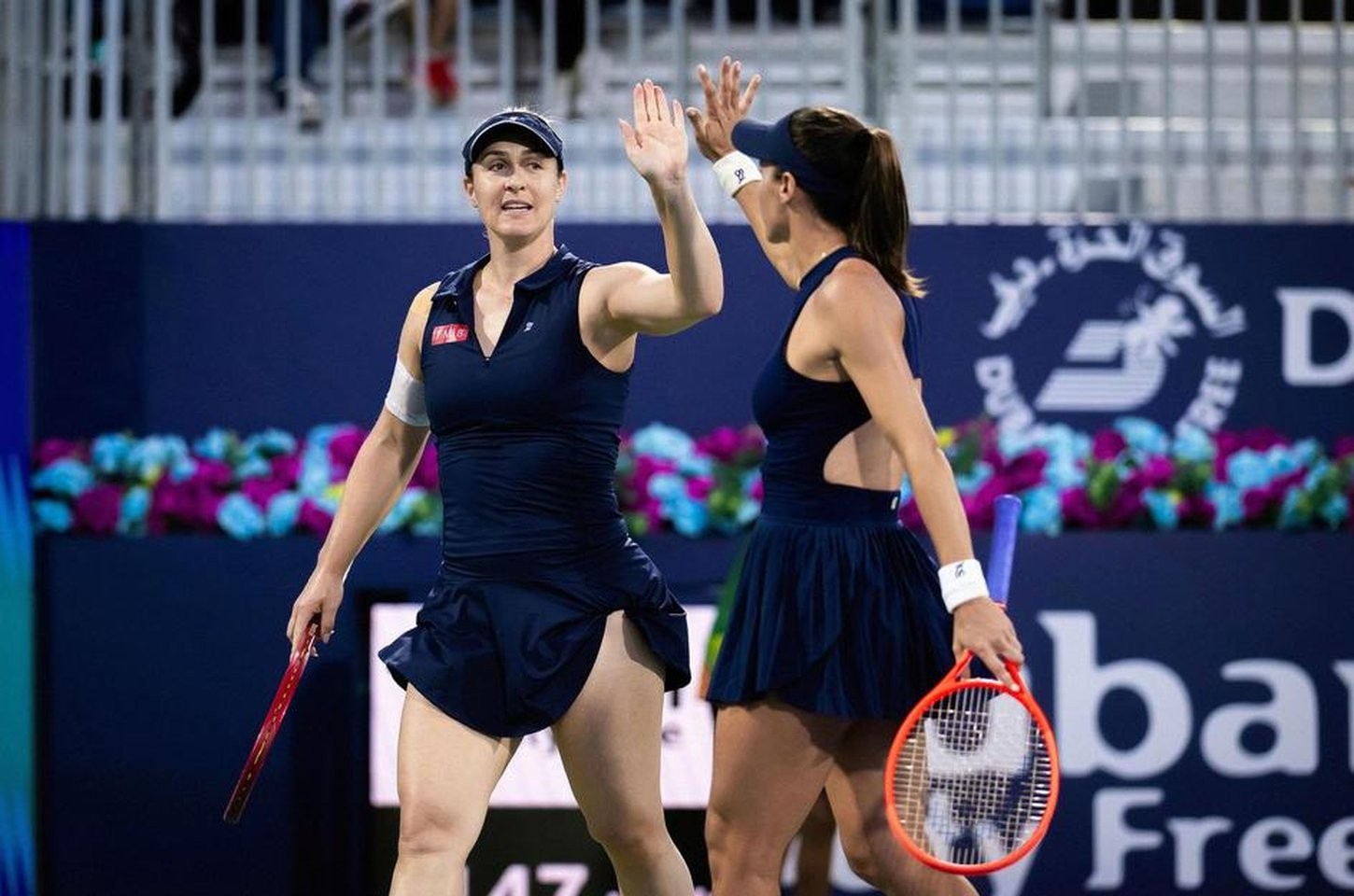 Luisa Stefani e Dabrowski vencem e avançam à semifinal em Dubai