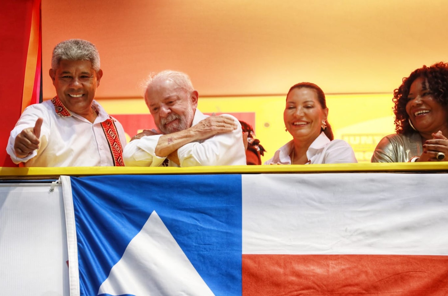 Lula, aos 80 anos, cai na folia no Carnaval de Salvador