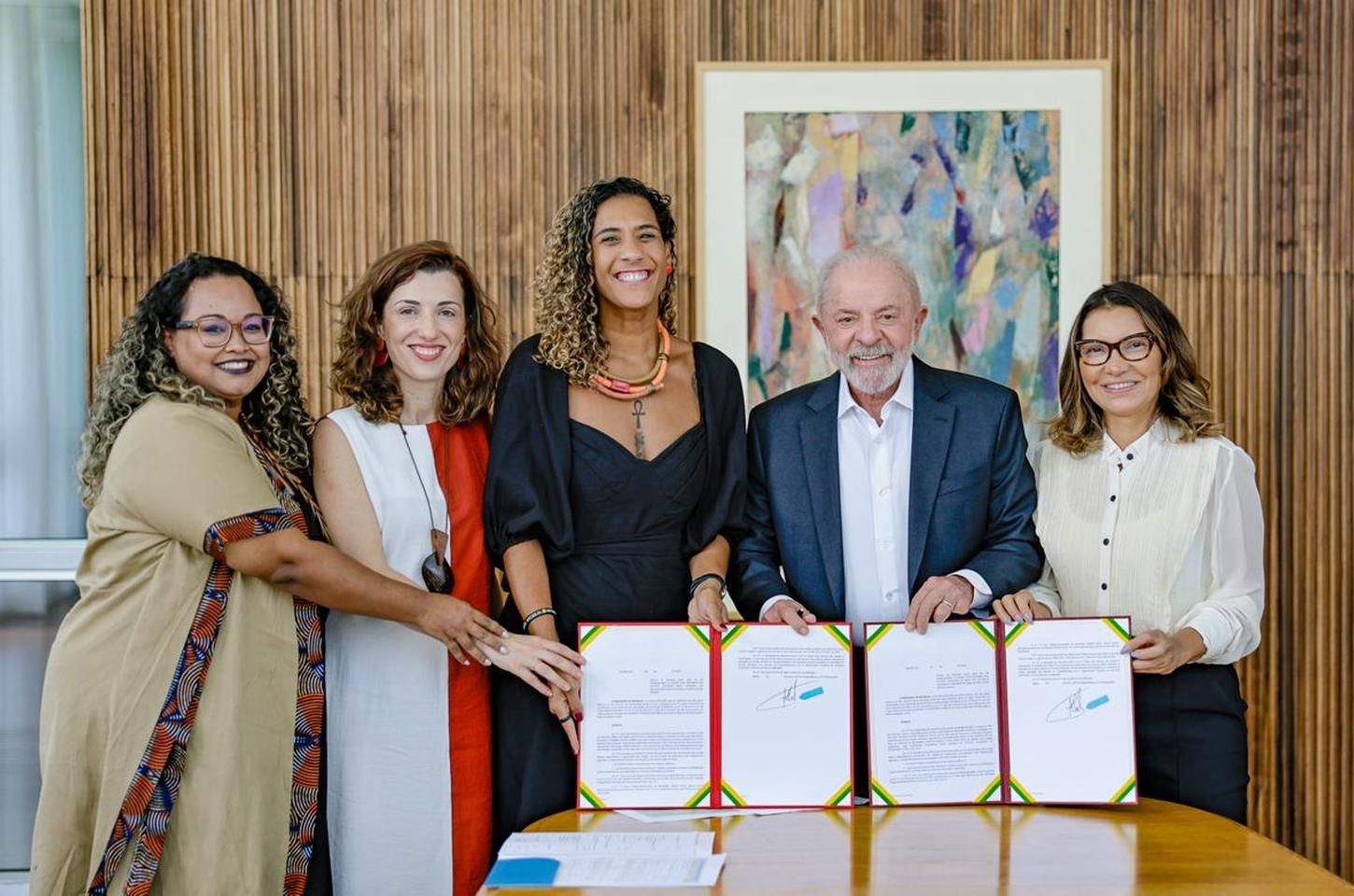 Lula assina 28 decretos para regularização de territórios quilombolas