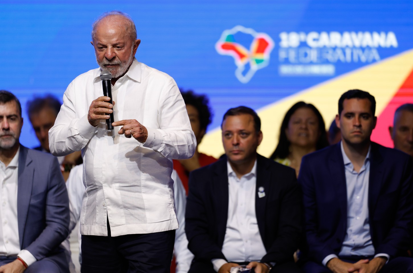 Lula defende parceria entre governo federal e municípios em caravana no Rio