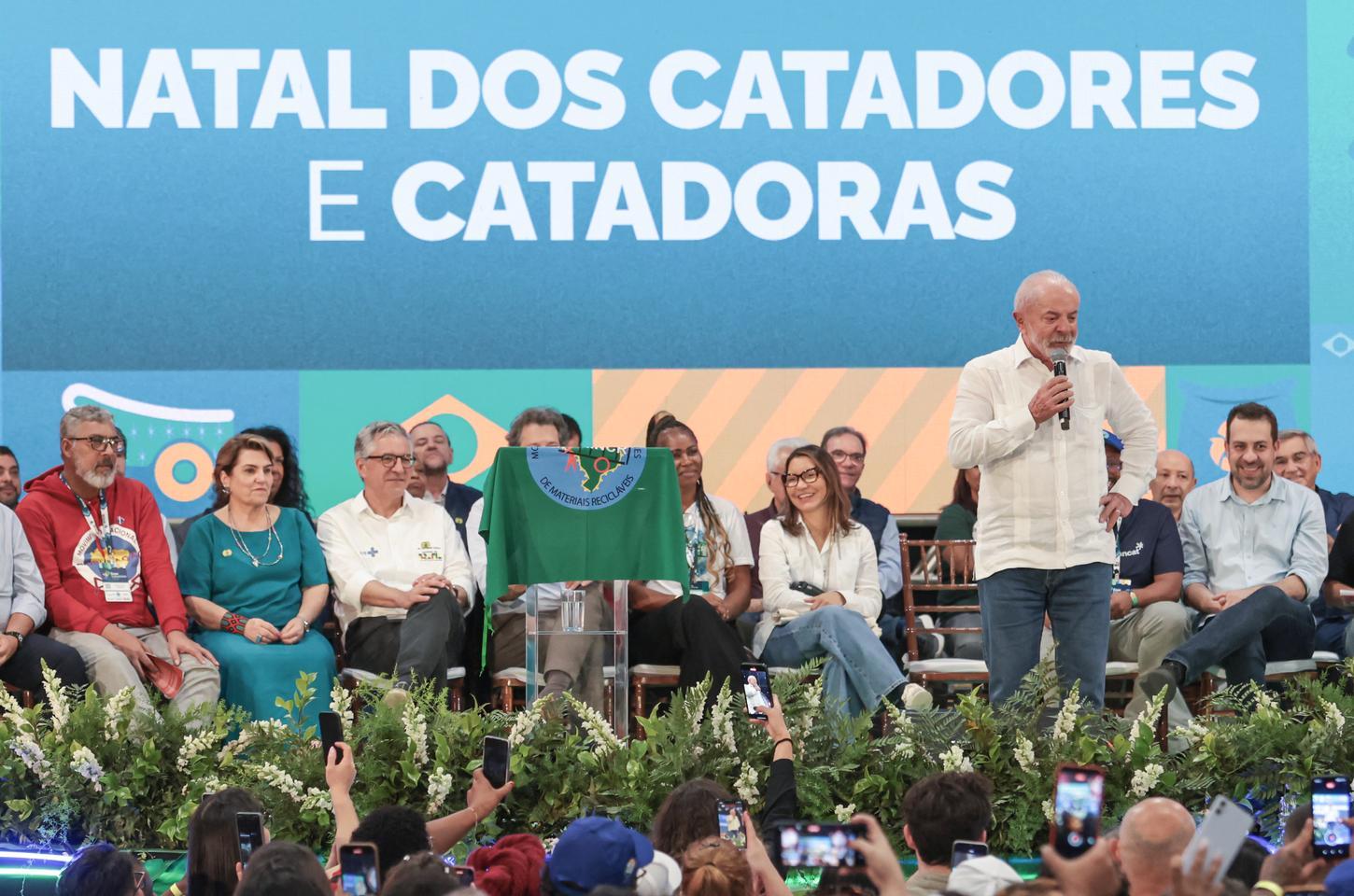 Lula destaca trabalho nobre dos catadores e anuncia R$ 143 milhões em ações