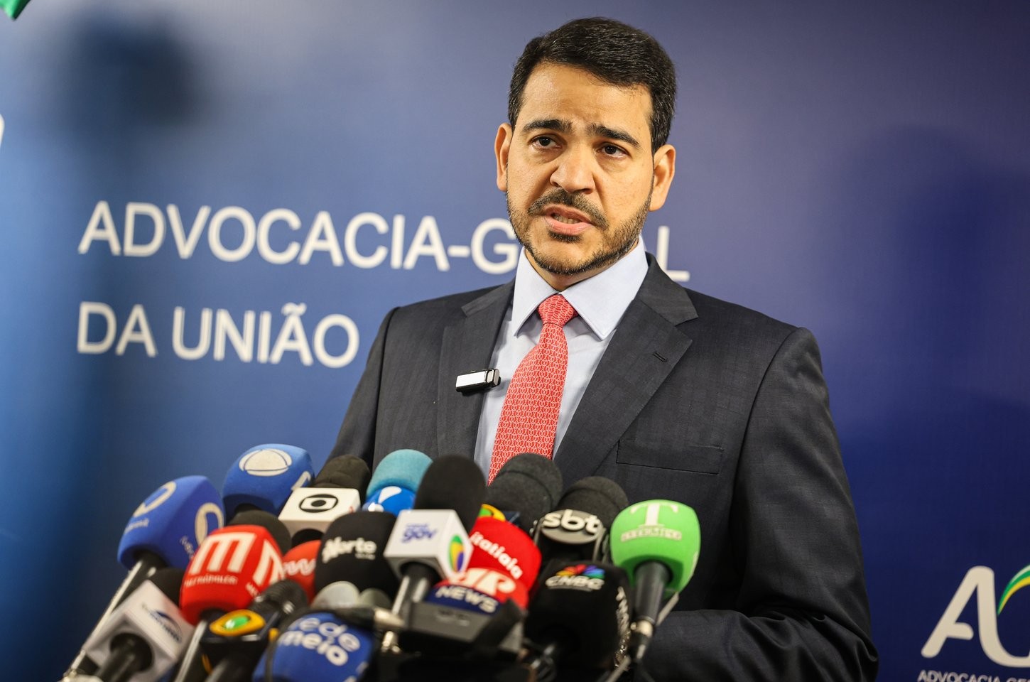 Lula deve enviar indicação de Jorge Messias ao STF ao Senado nesta terça