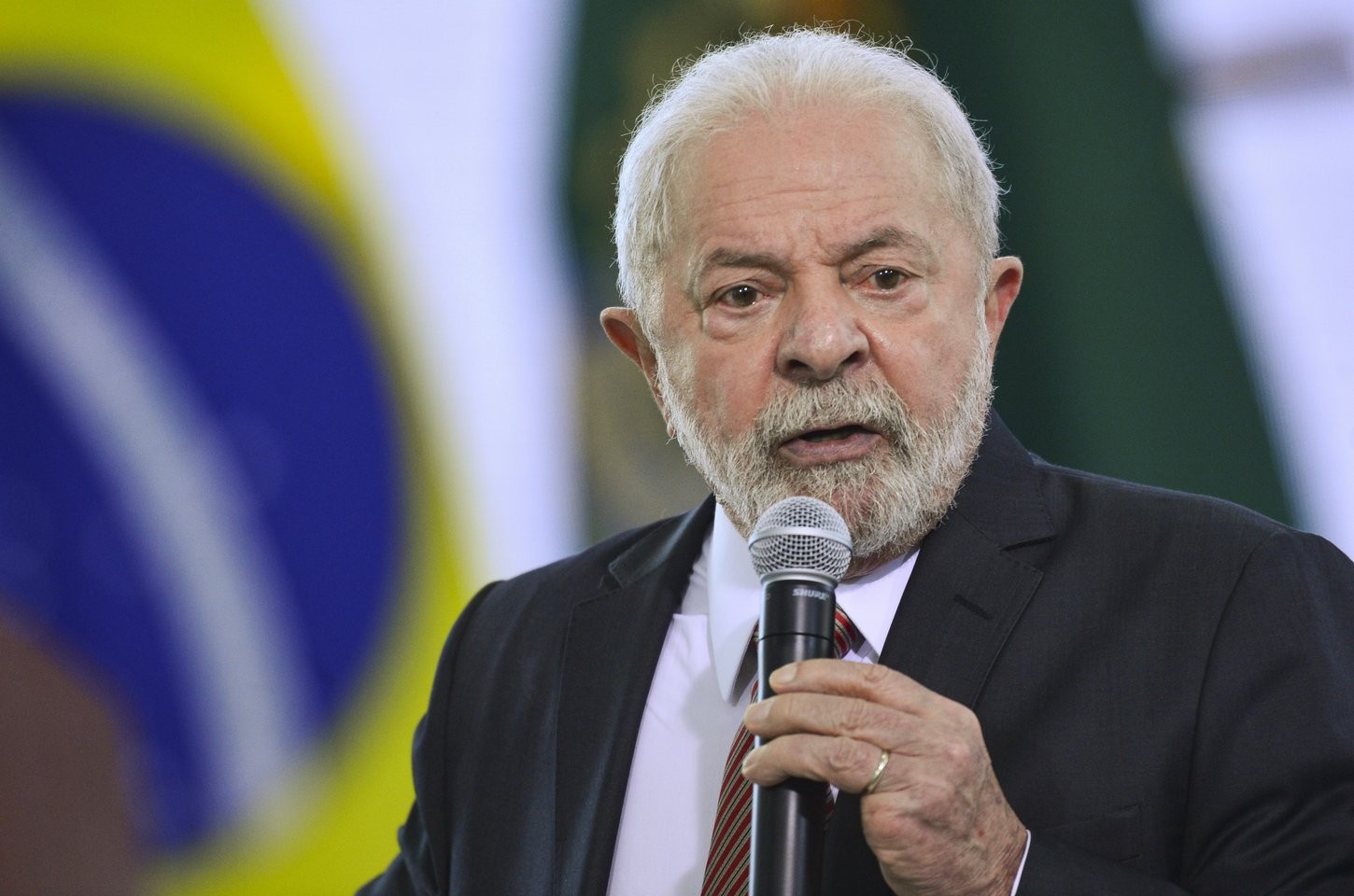 Lula envia projetos para ampliar cargos na educação e homenageia 262 pessoas