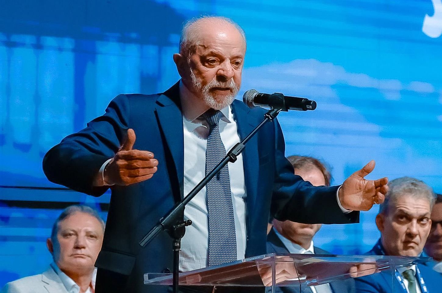Lula questiona baixa adesão ao Reforma Casa Brasil e encomenda estudo à Caixa