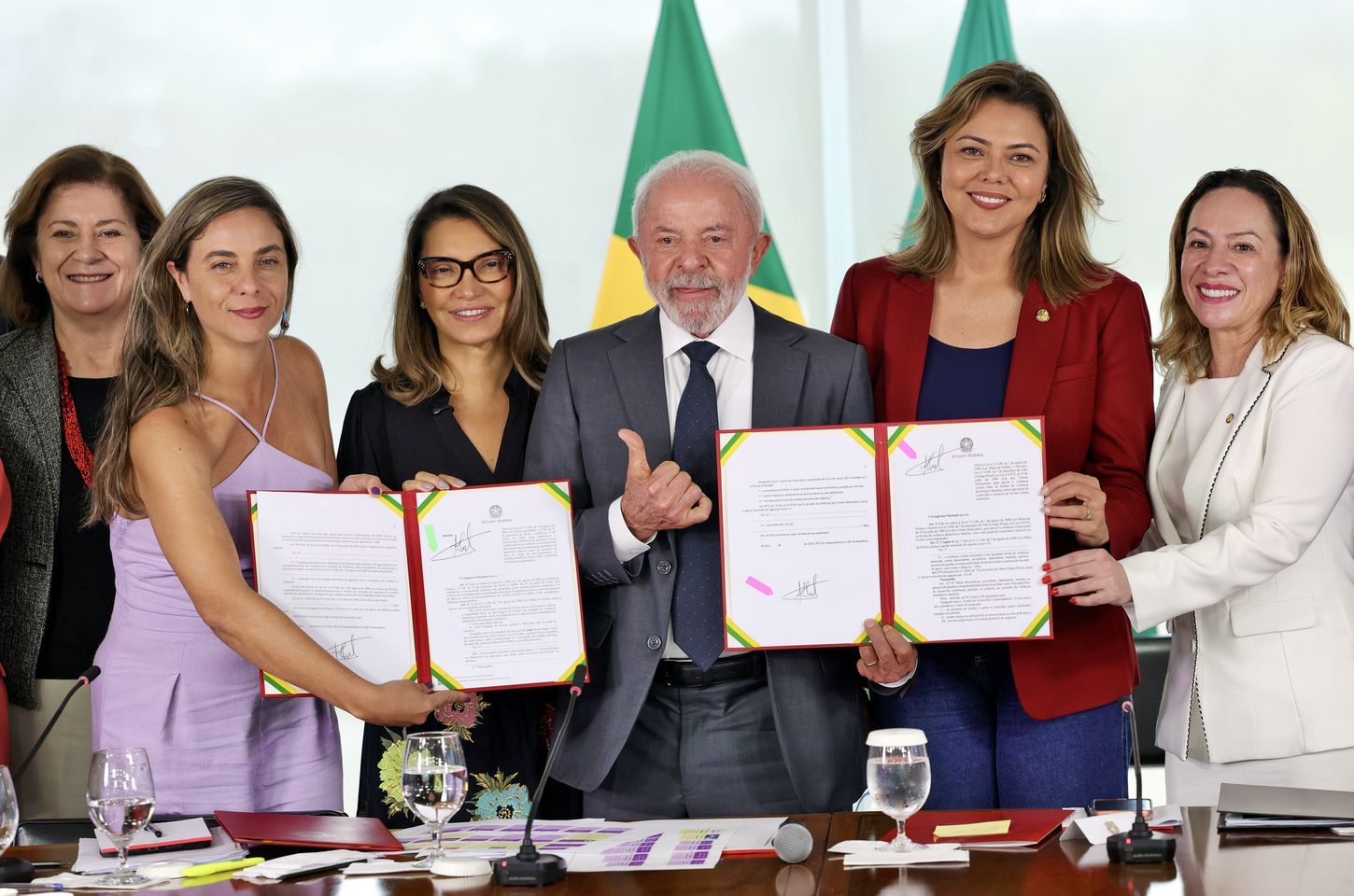 Lula sanciona pacote de leis que fortalecem combate à violência contra a mulher