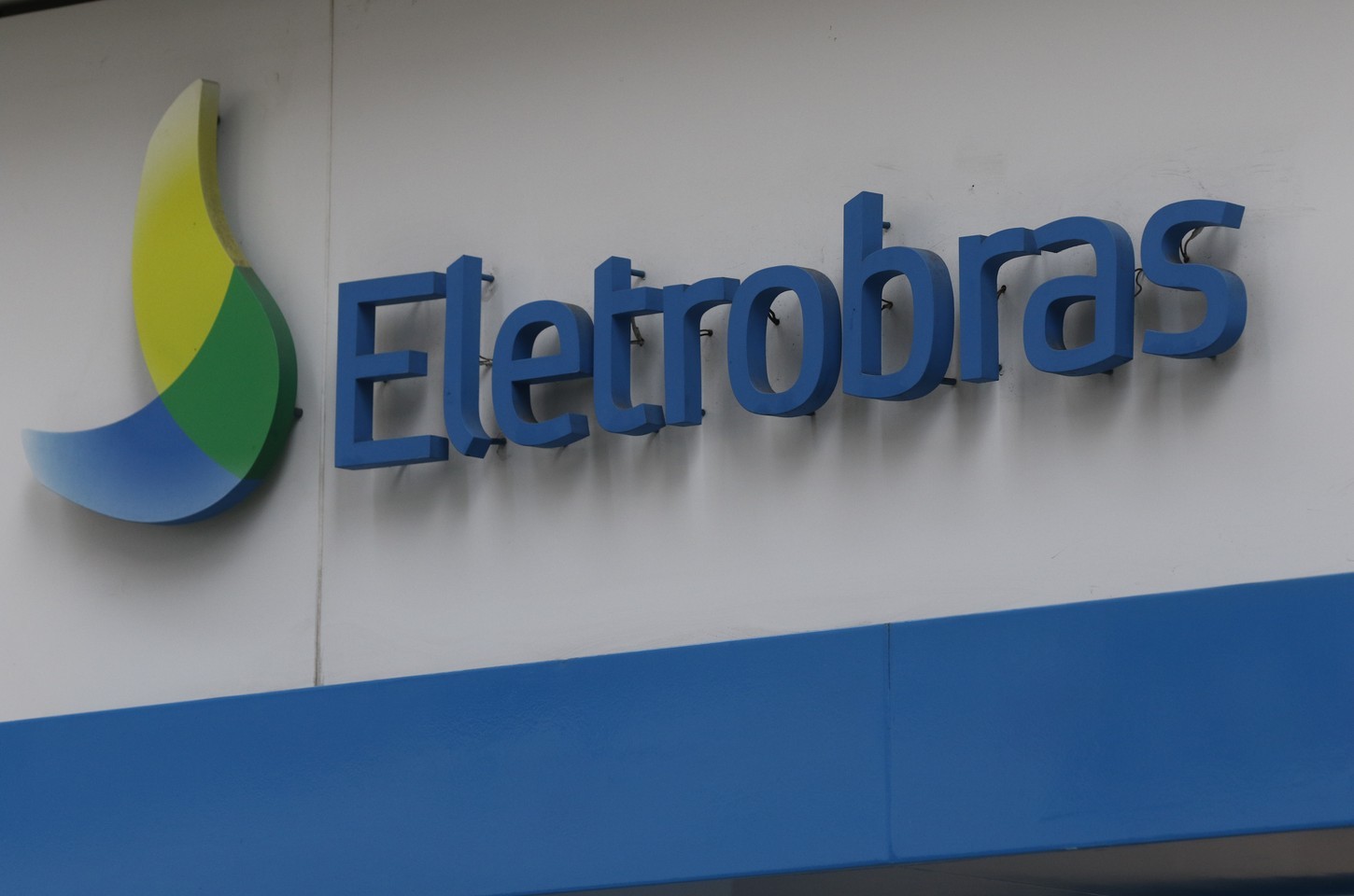 Lula veta projeto de realocação de funcionários de estatais elétricas privatizadas