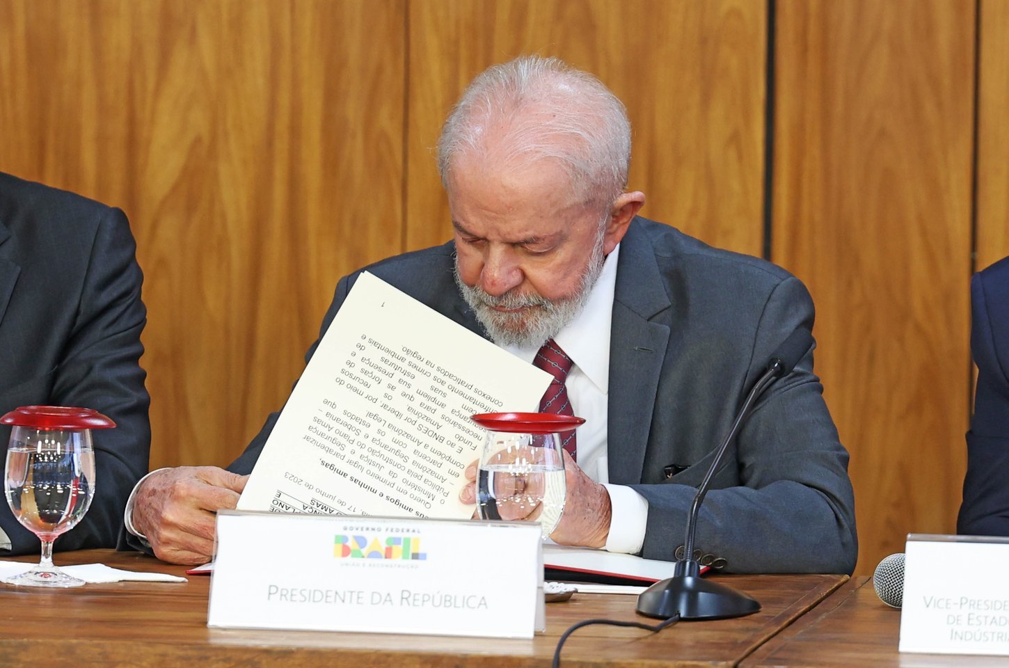 Lula veta projeto que reconhece estágio como experiência profissional