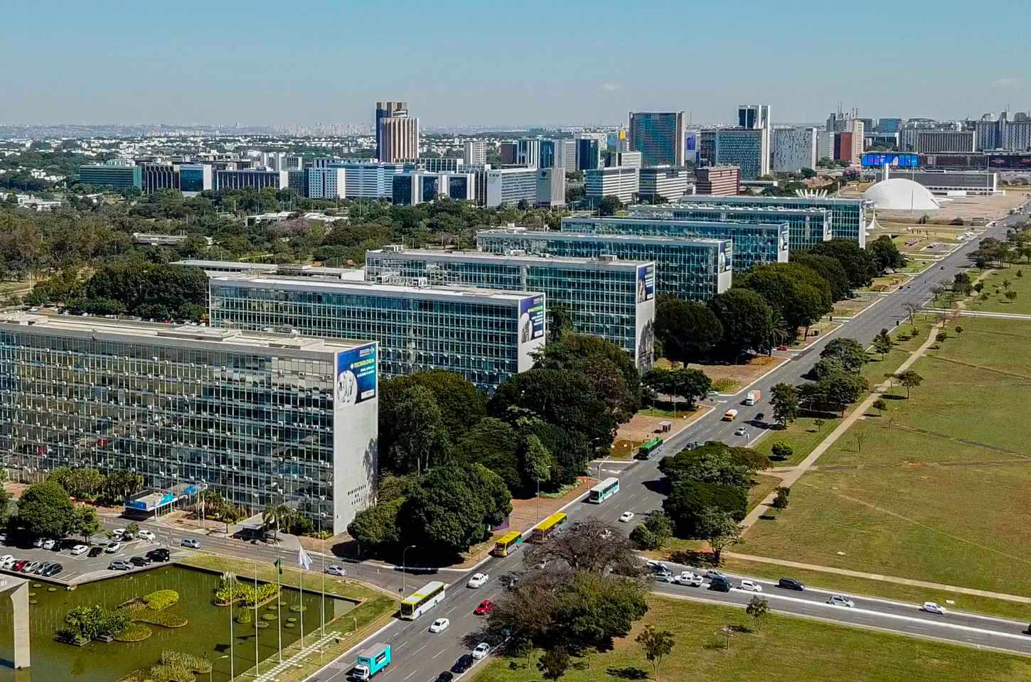 Maior reestruturação de carreiras do Executivo federal impacta 200 mil servidores