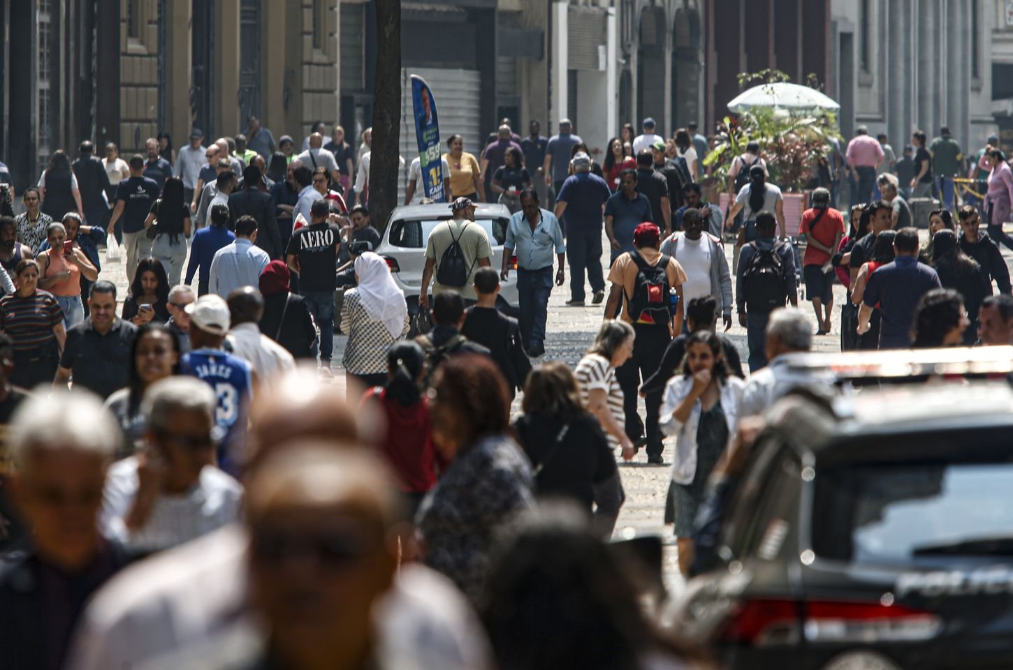 Mais de 8,6 milhões deixam pobreza; Brasil tem melhor nível desde 2012