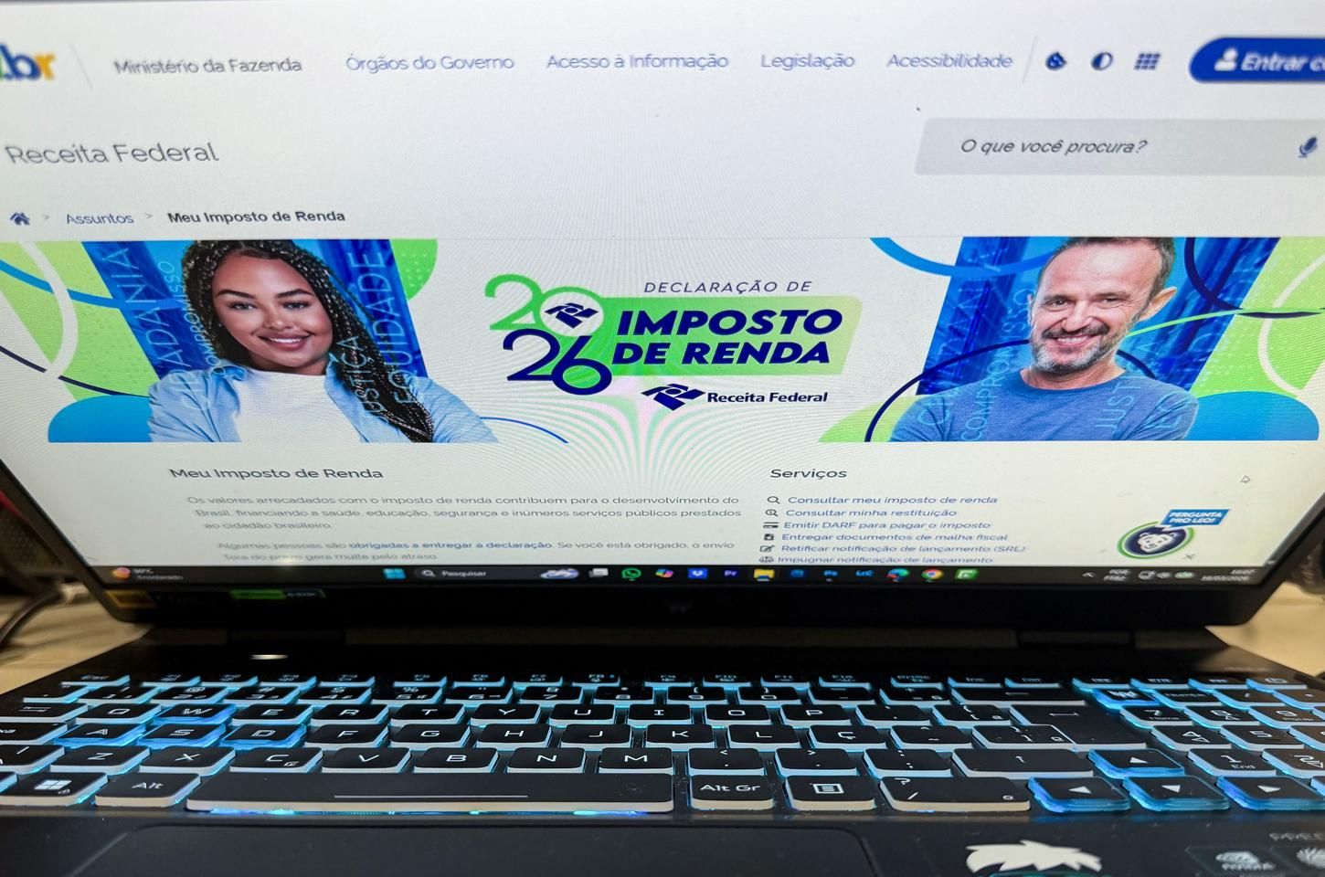 Mais de um milhão de contribuintes acertam contas com o Leão no primeiro dia