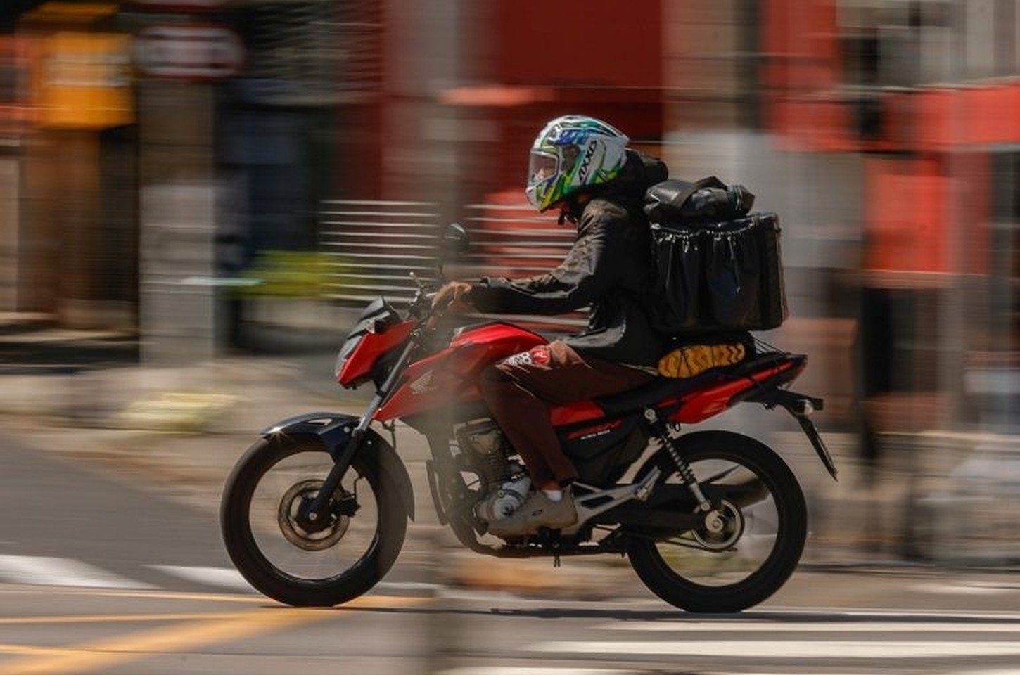 Mão na Roda: SP oferece curso e CNH digital grátis para motociclistas profissionais