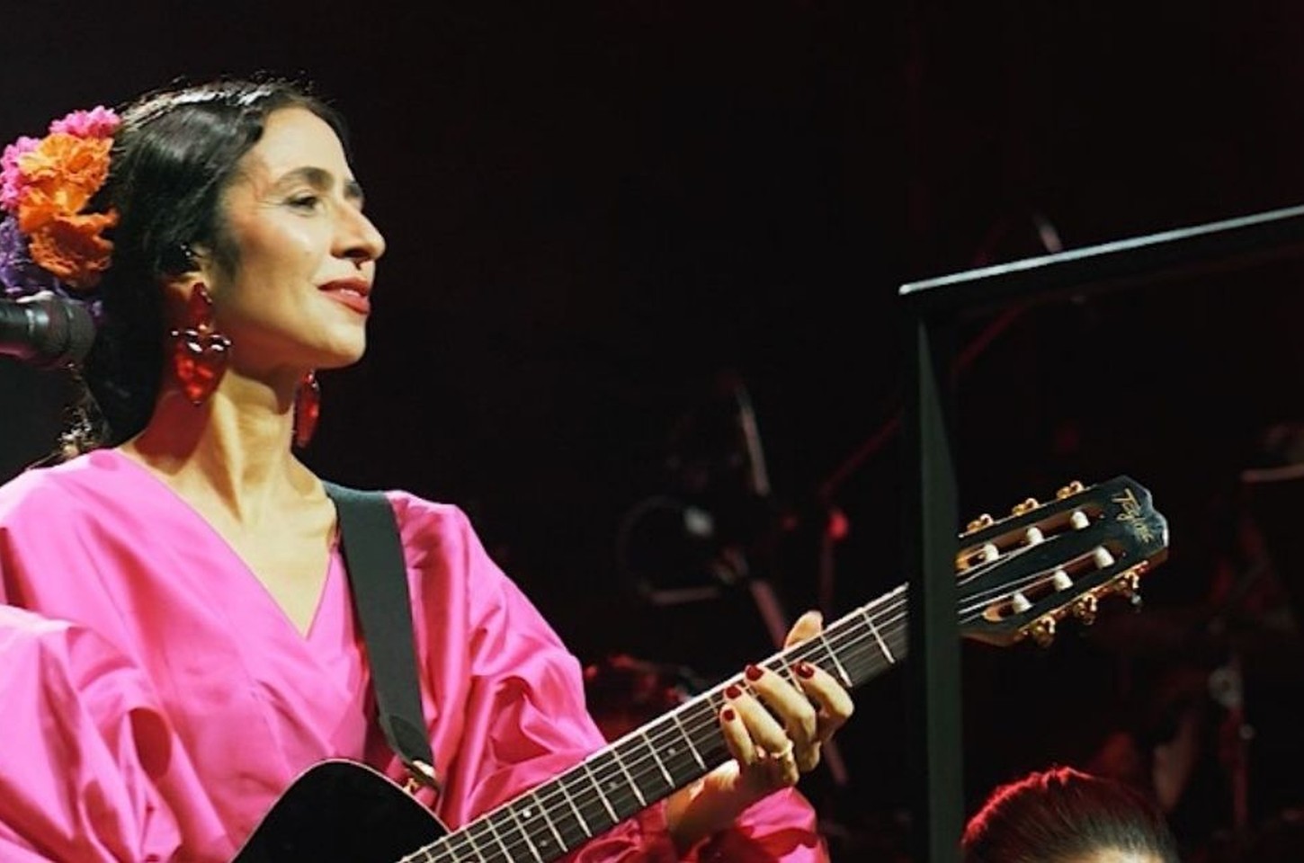 Marisa Monte encerra turnê Phonica em Porto Alegre com show sinfônico