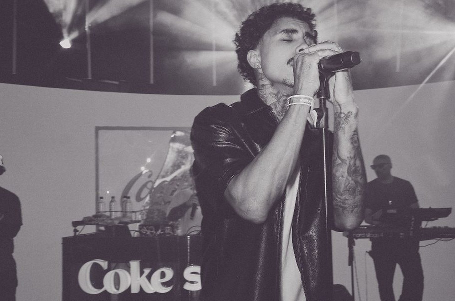 MC Livinho leva funk sensual e energia ao Coke Studio no Lollapalooza 2026