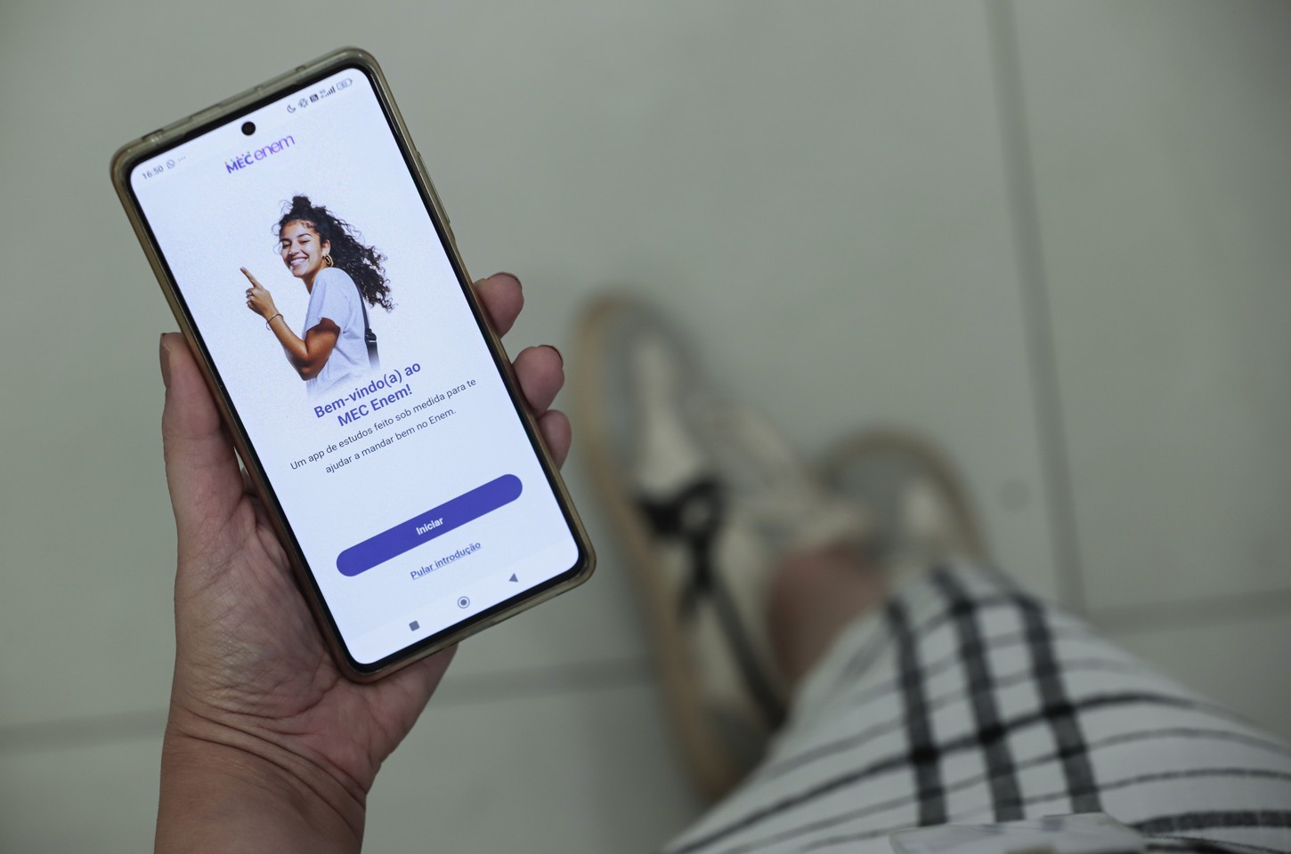 MEC lança aplicativo gratuito para ajudar na revisão do Enem 2025