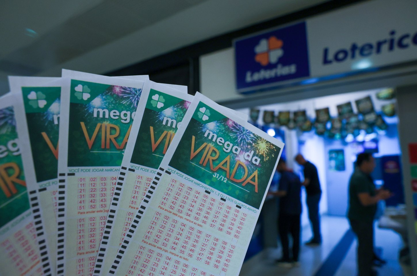 Mega da Virada tem sorteio de prêmio recorde de R$ 1,09 bilhão