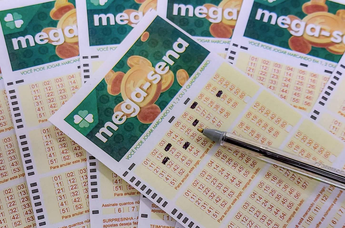 Mega-Sena acumula em R$ 40 milhões no concurso 2.990