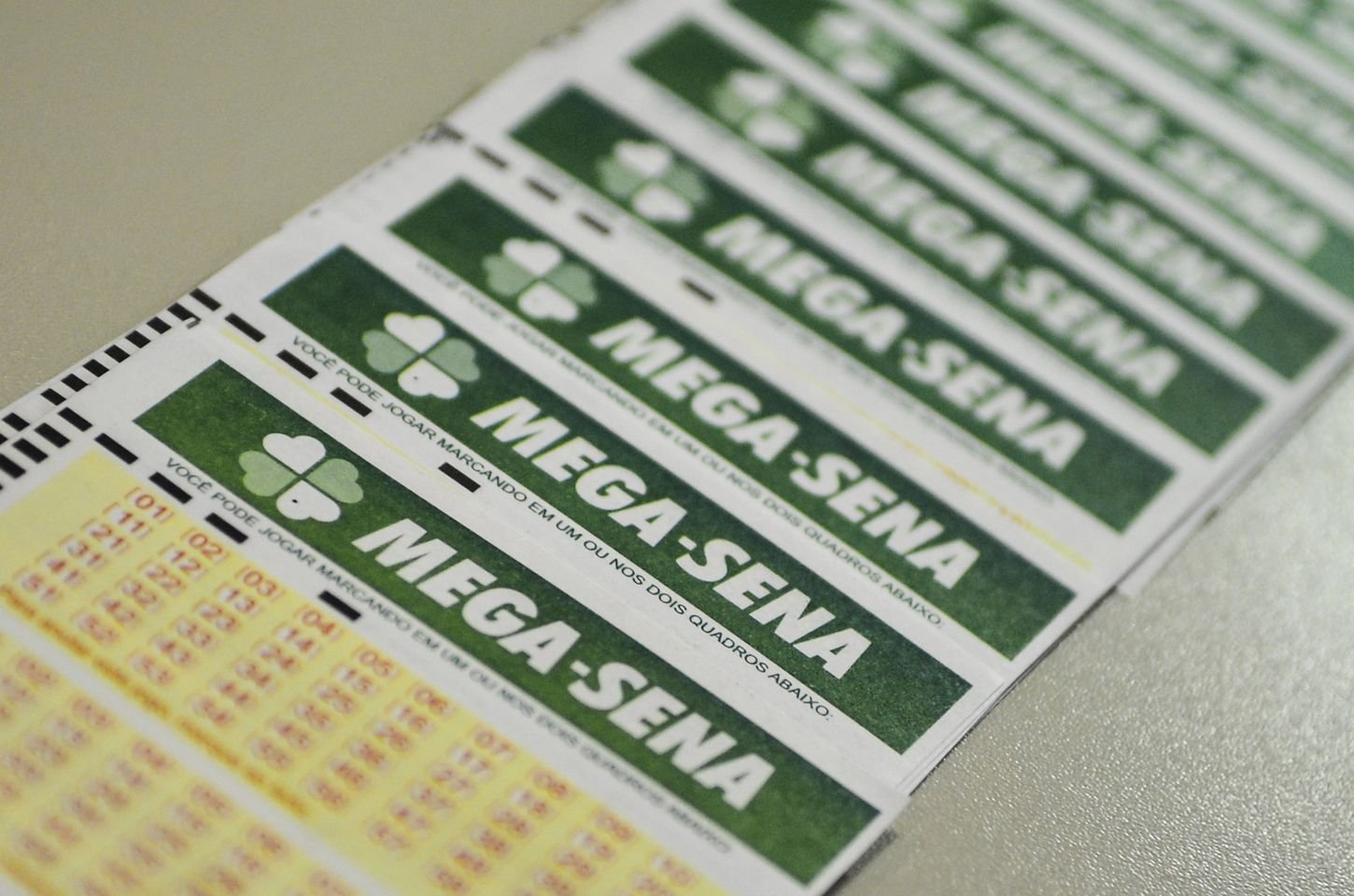 Mega-Sena acumulada em R$ 105 milhões será sorteada hoje