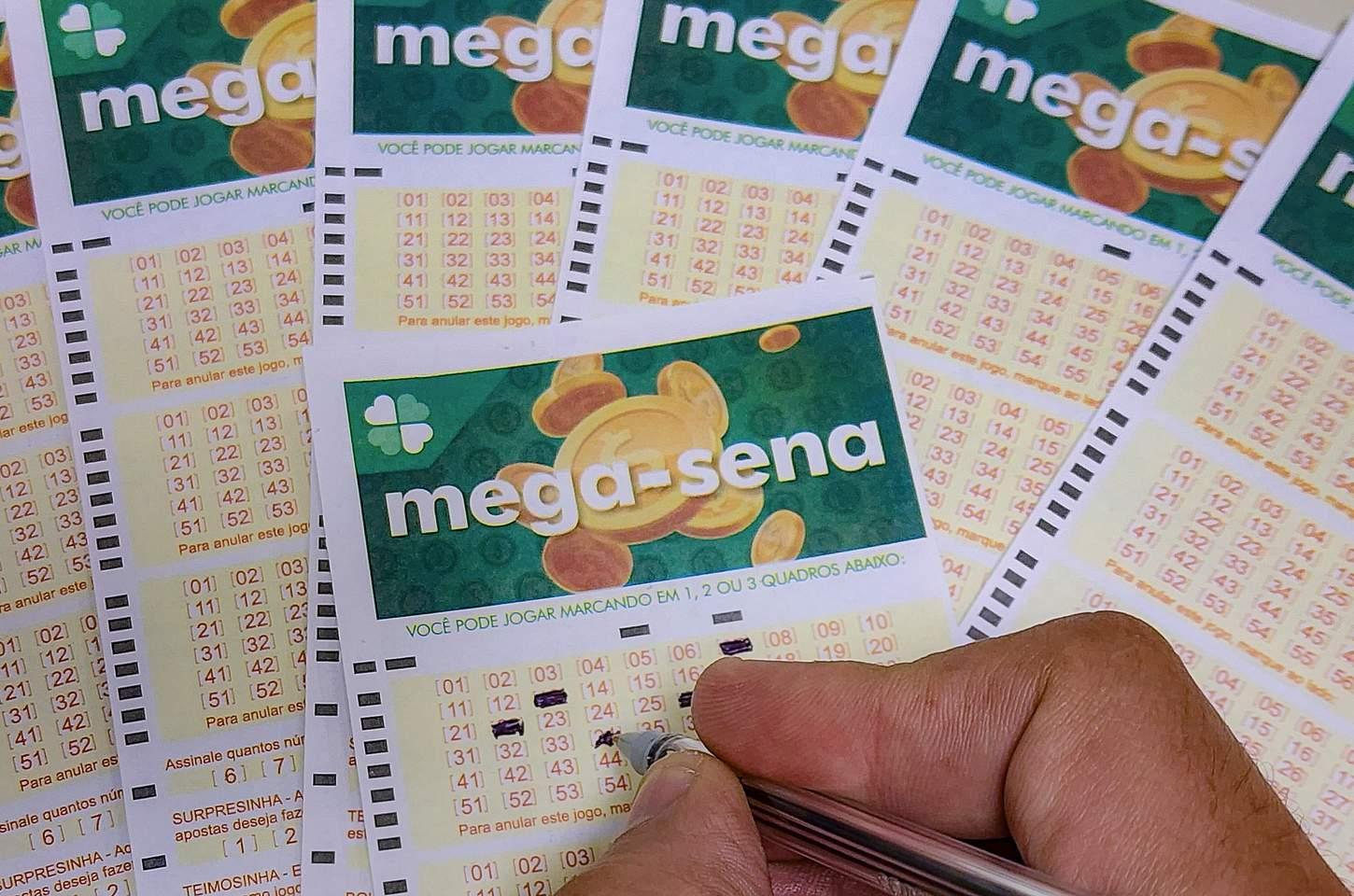 Mega-Sena acumulada em R$ 17 milhões tem sorteio nesta quarta