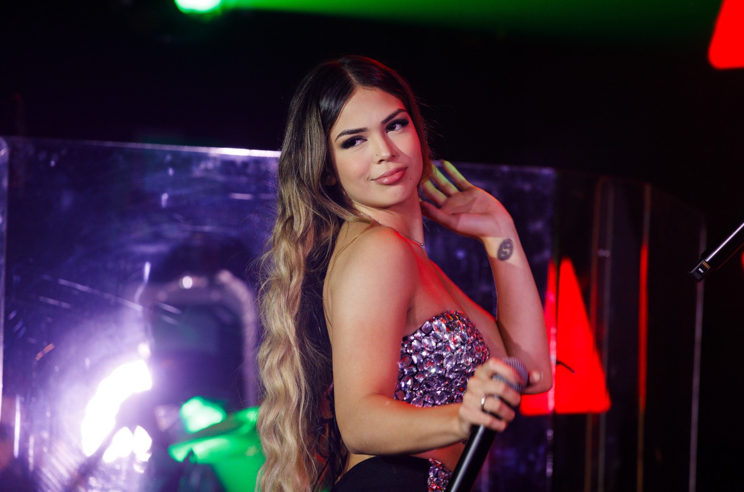 Melody é internada com infecção estomacal e cancela shows