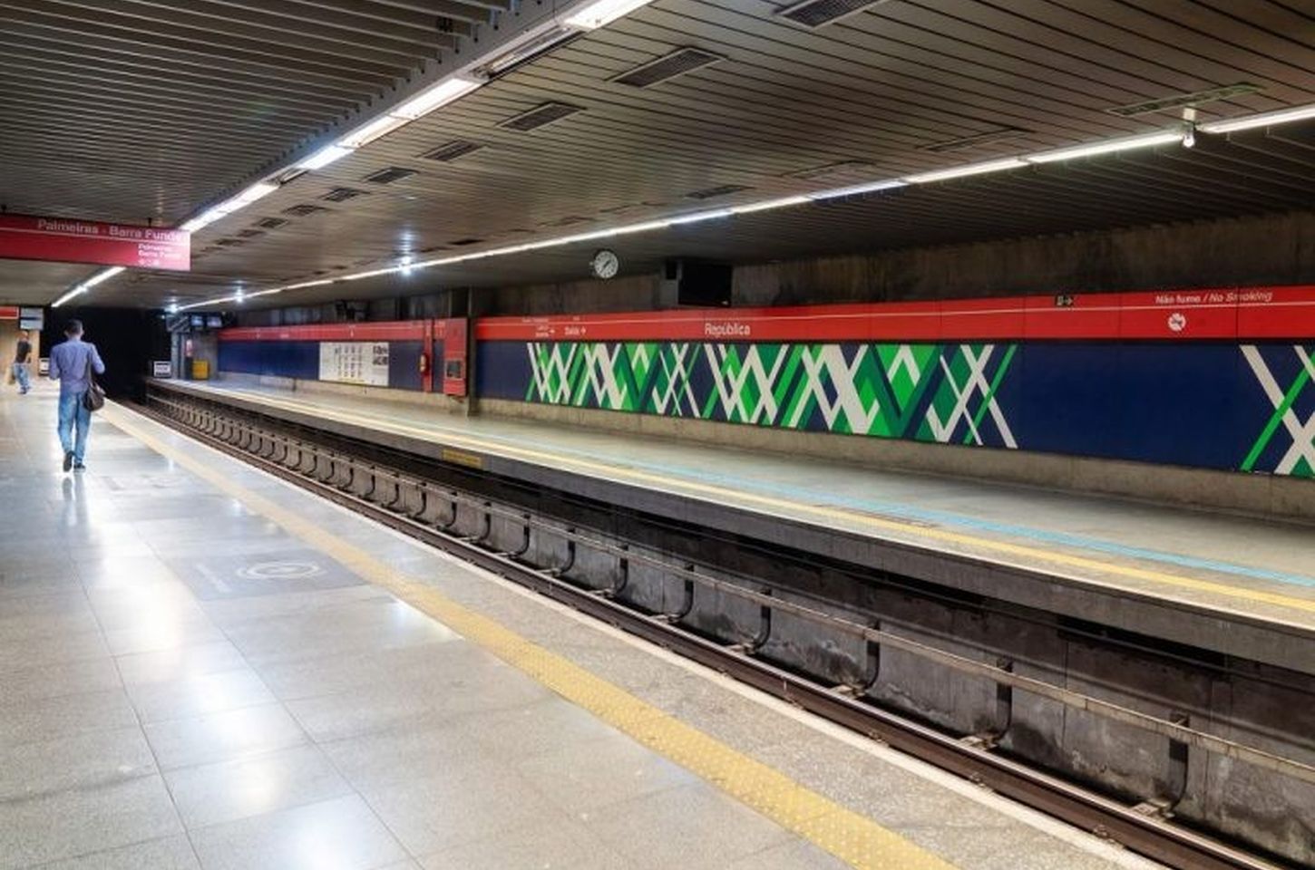 Metrô República vira palco de celebração natalina com feira e atrações