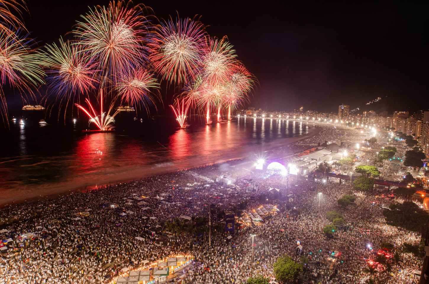 MetrôRio inicia venda de bilhetes digitais para o réveillon 2026 em Copacabana