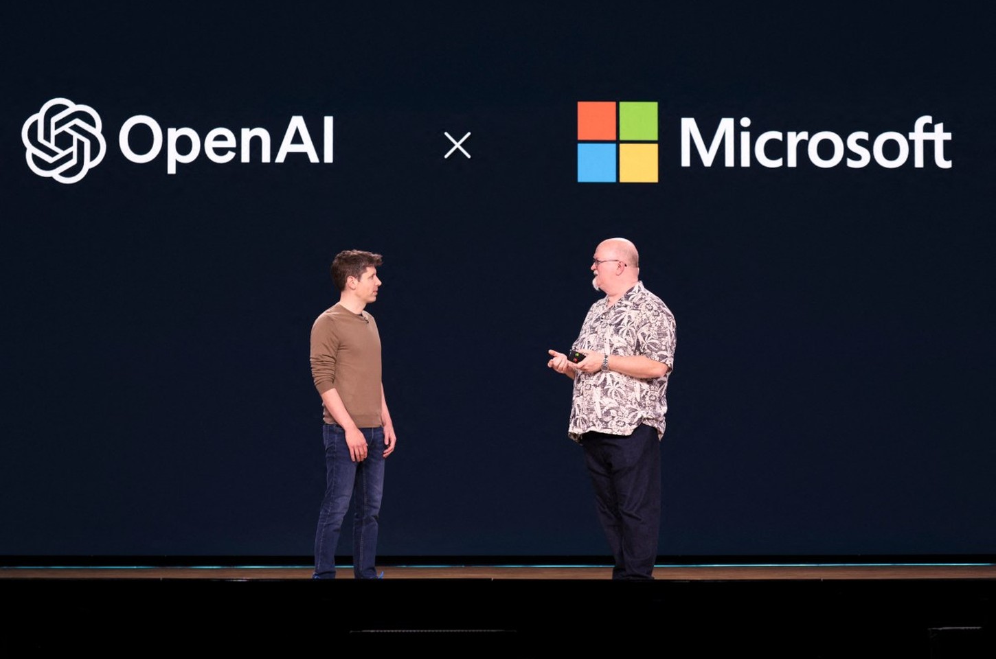 Microsoft e OpenAI: Novo Acordo Mantém Acesso a Tecnologias Avançadas Até 2032