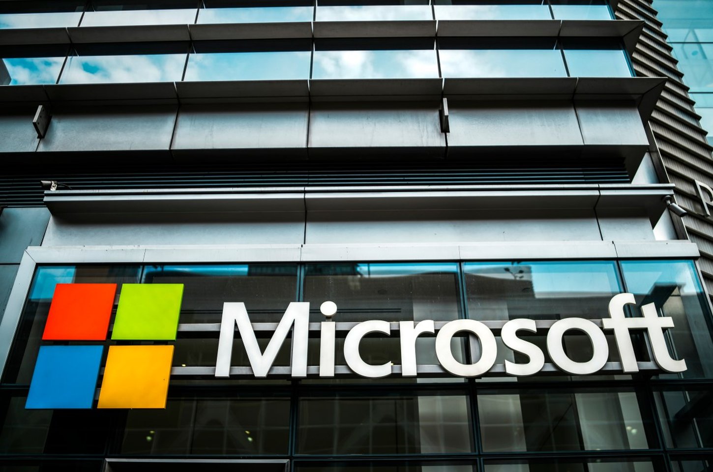 Microsoft encerra Outlook Lite em maio e migra usuários para app principal