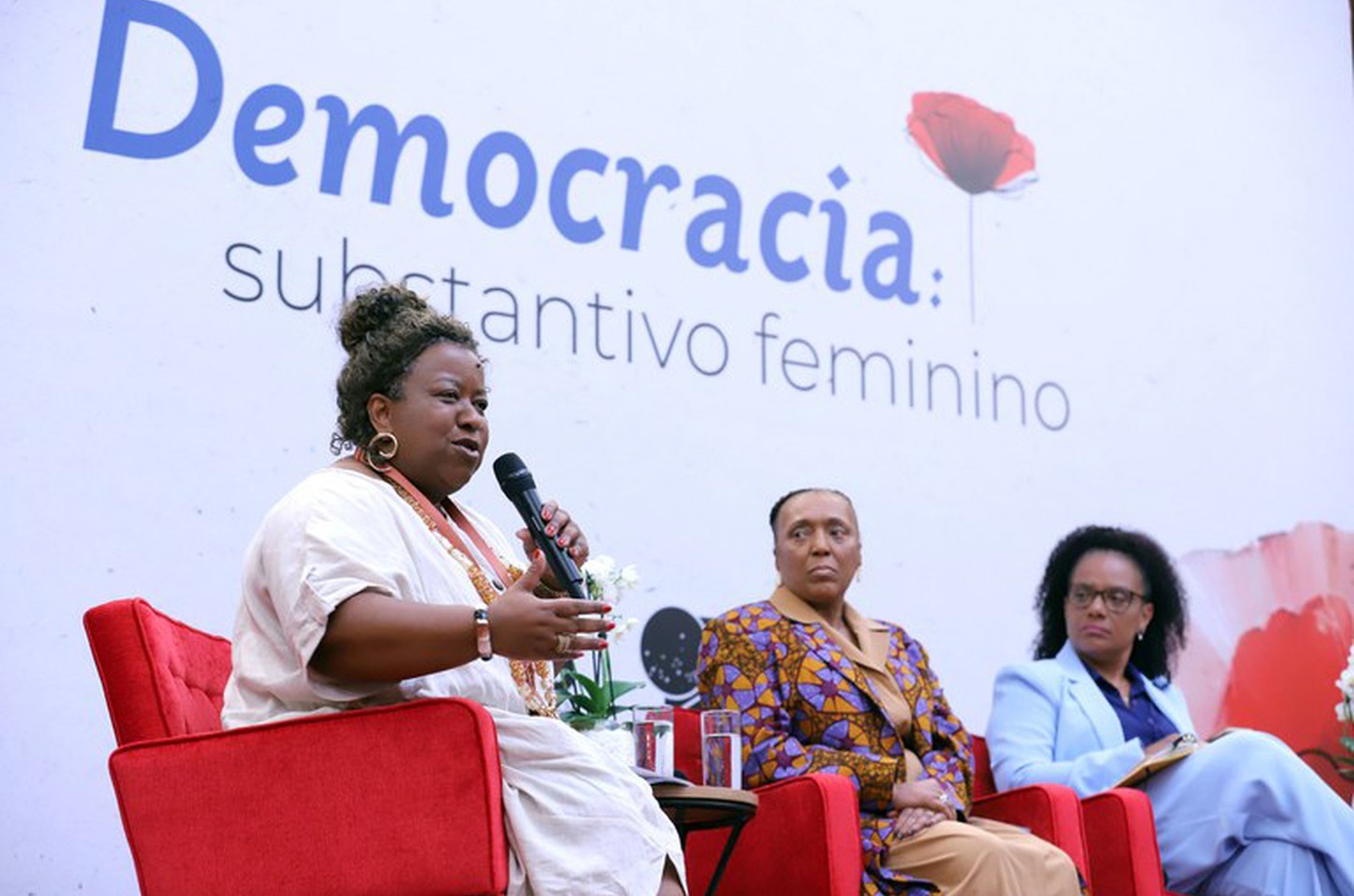 Ministra defende maior participação feminina em todos os setores da sociedade